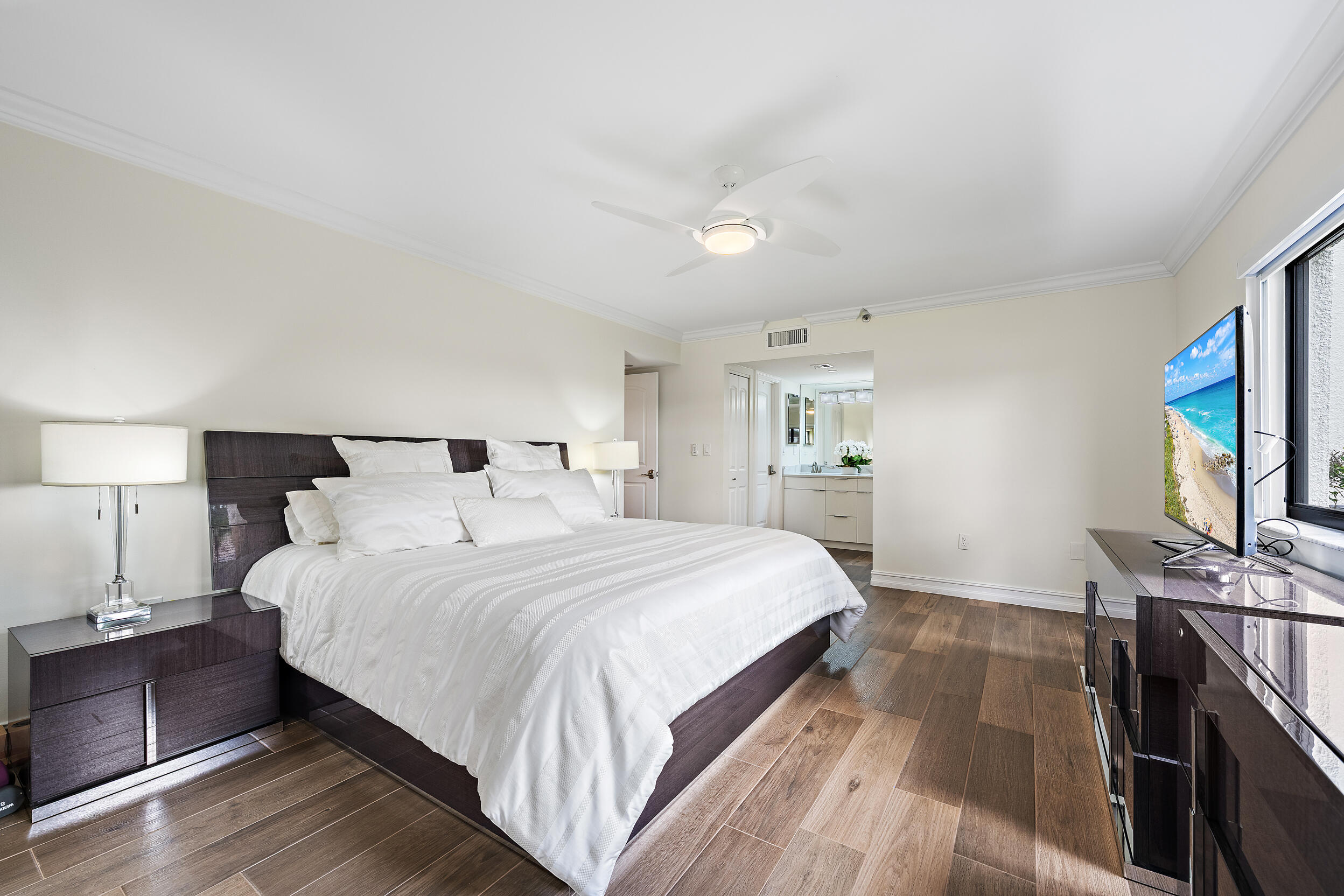 513 Oak Harbour Drive Property Photo 12