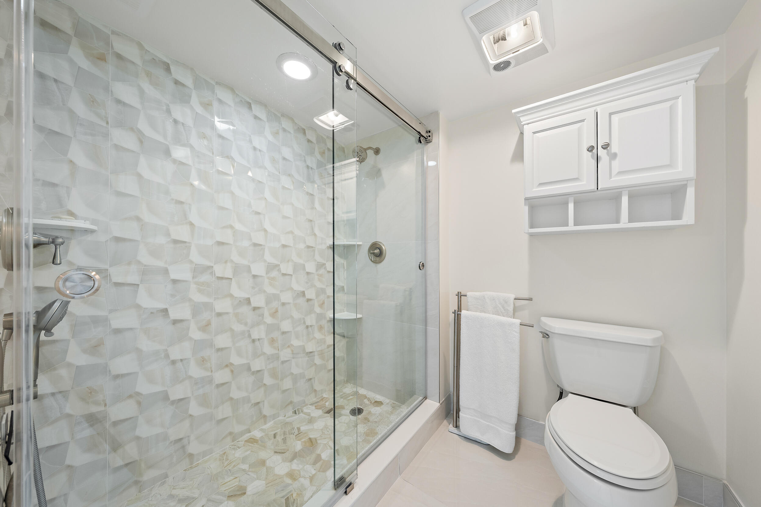 513 Oak Harbour Drive Property Photo 14