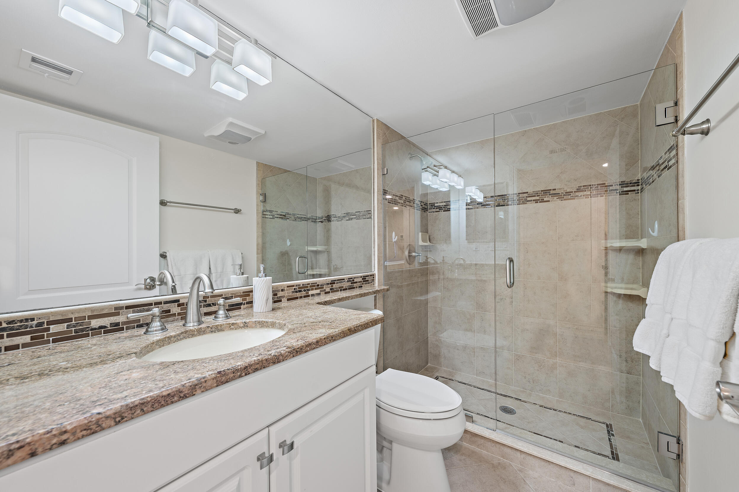513 Oak Harbour Drive Property Photo 16