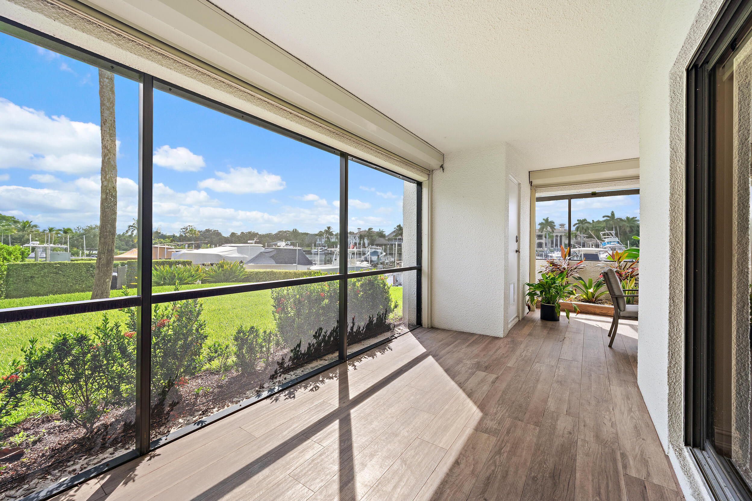 513 Oak Harbour Drive Property Photo 21
