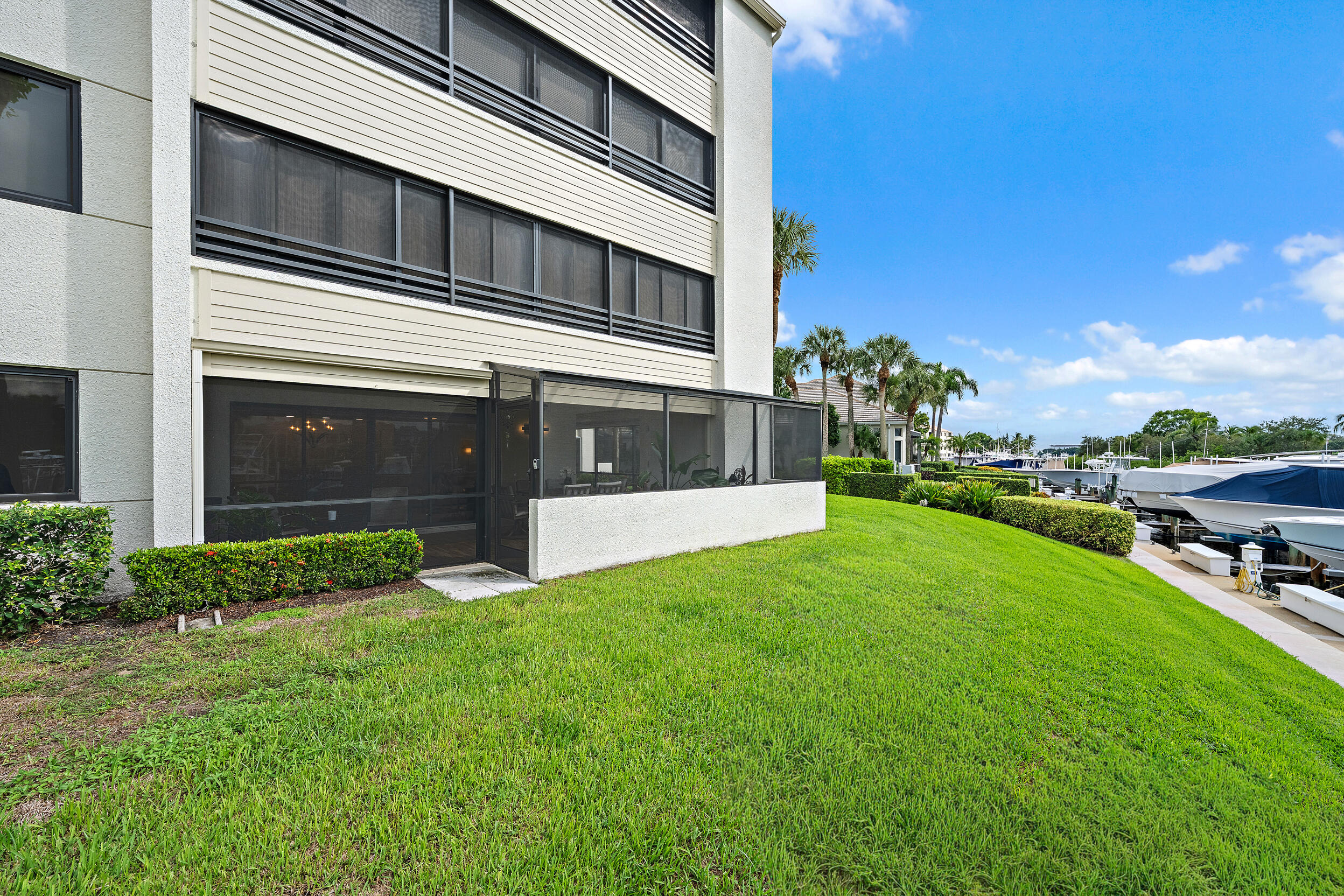 513 Oak Harbour Drive Property Photo 23