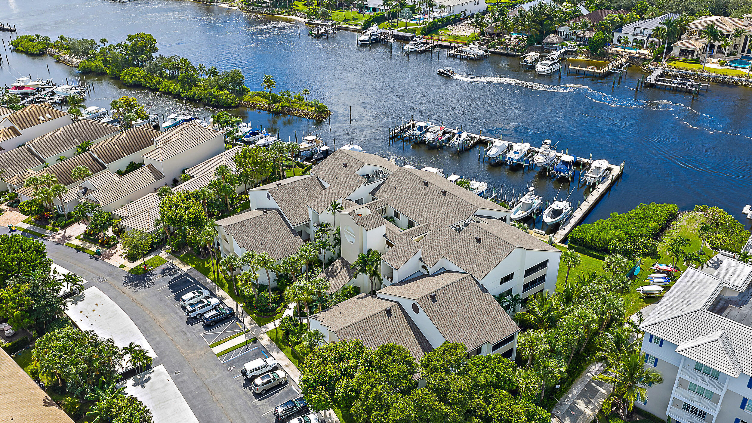 513 Oak Harbour Drive Property Photo 25