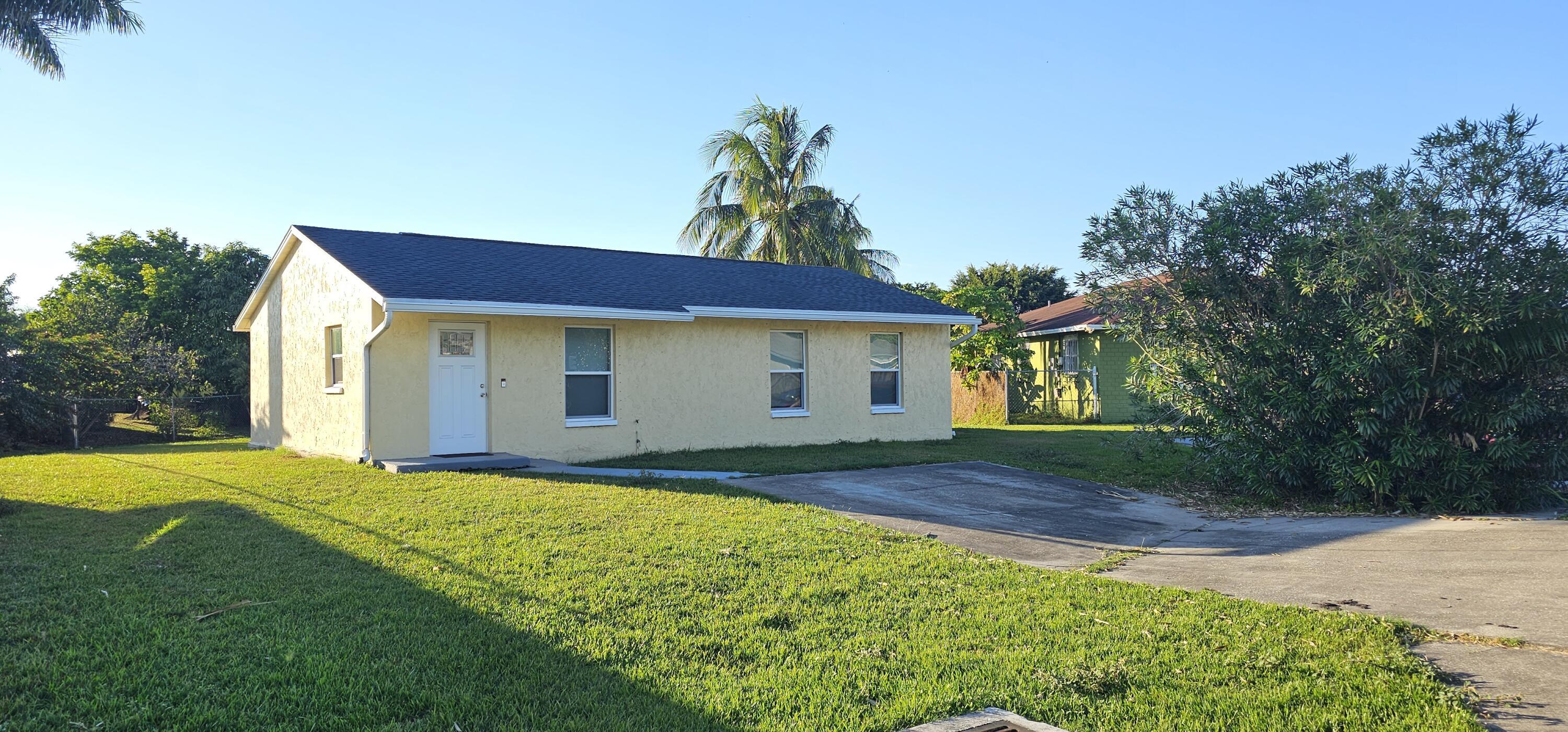 323 Seminole Court Property Photo 1