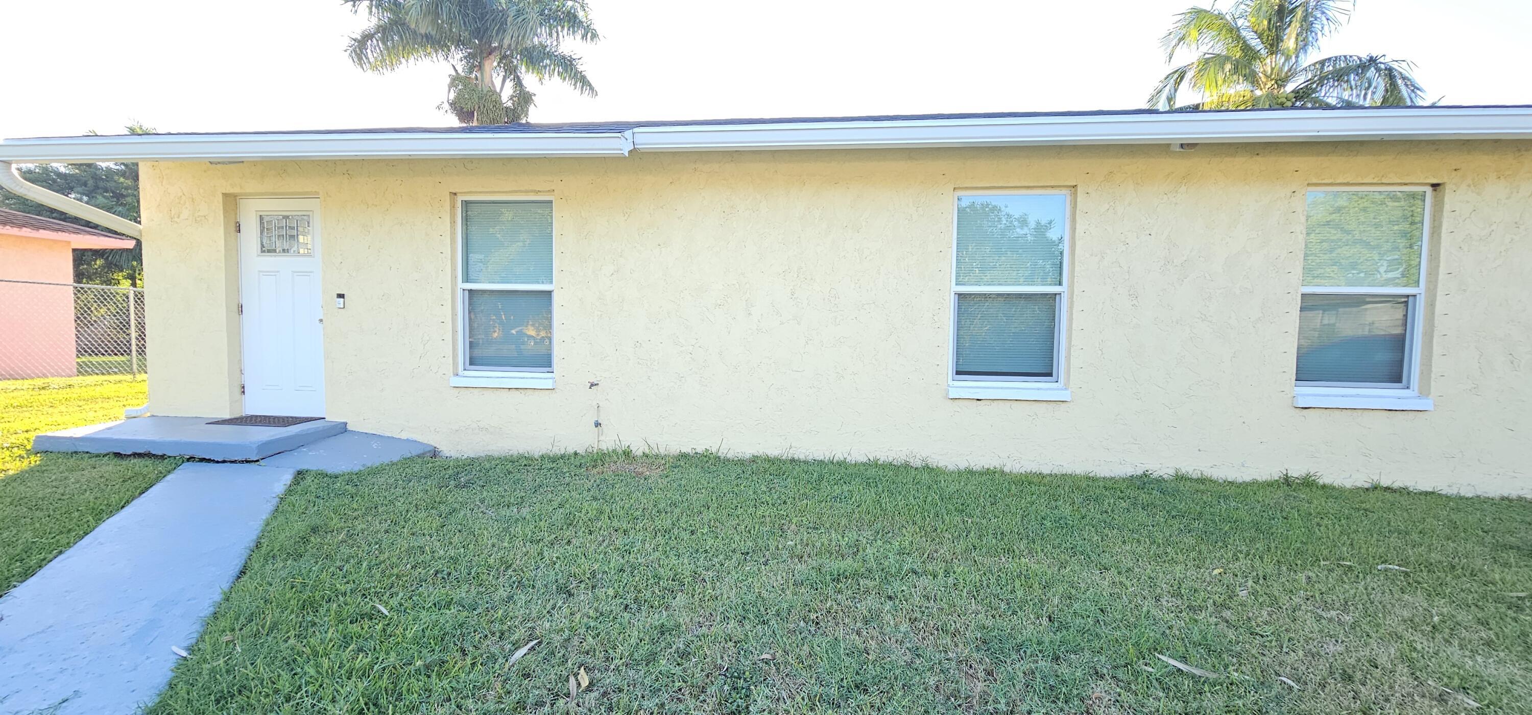 323 Seminole Court Property Photo 2