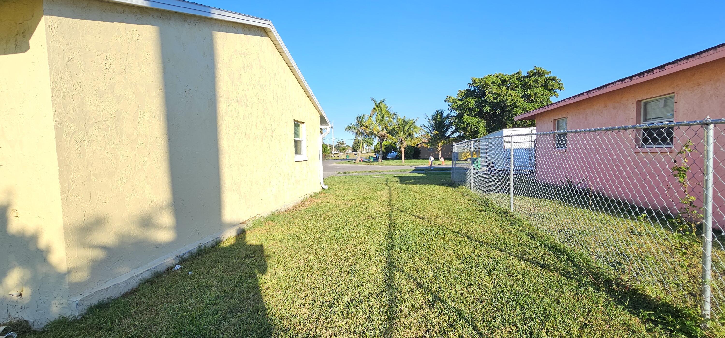 323 Seminole Court Property Photo 13