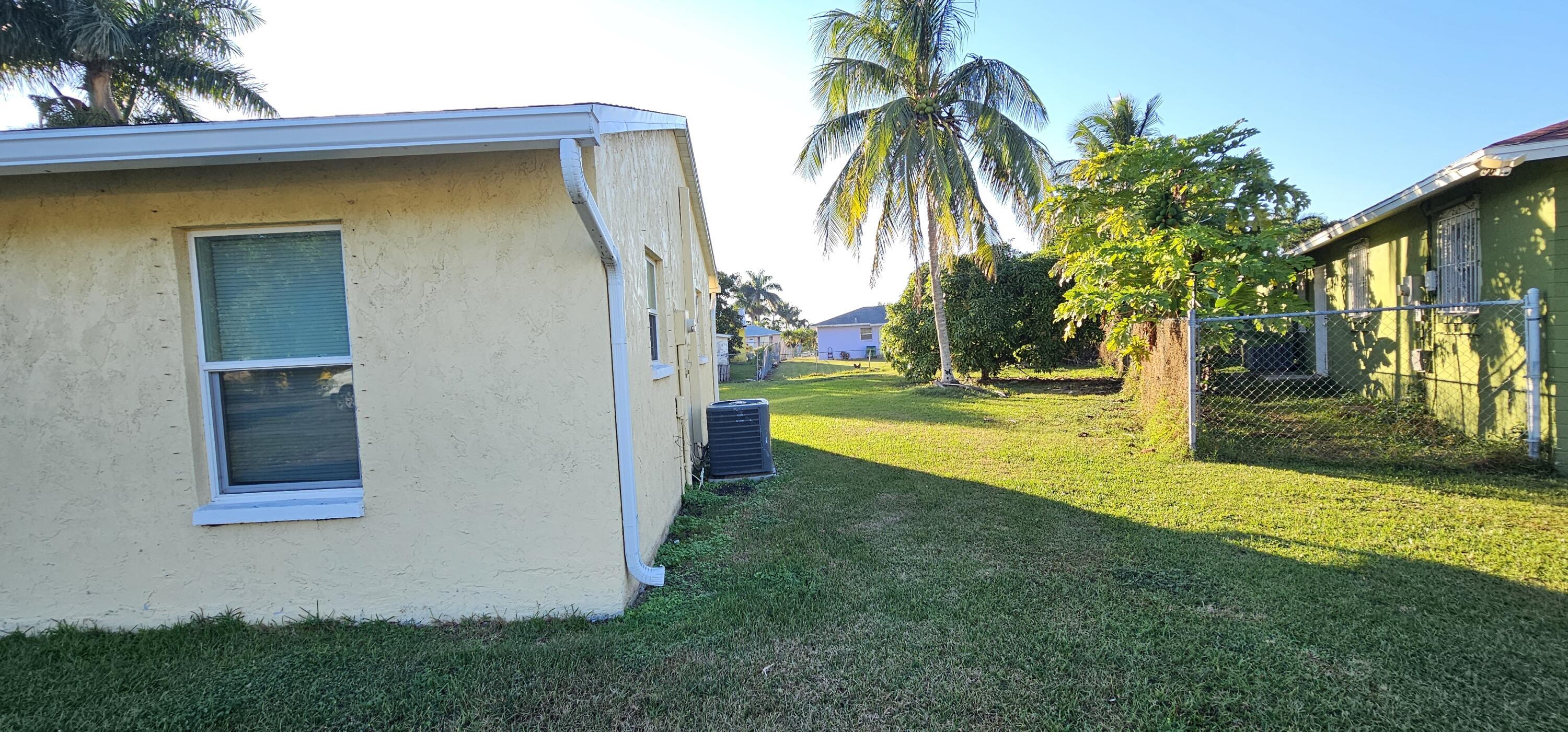 323 Seminole Court Property Photo 14