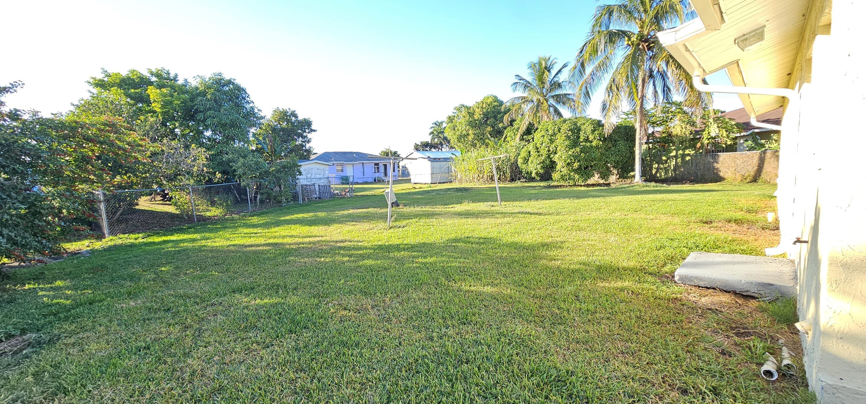 323 Seminole Court Property Photo 15