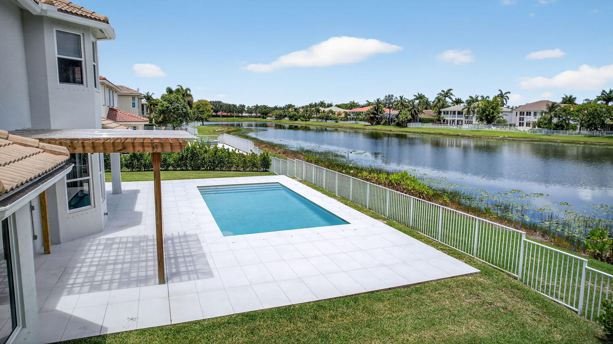 11587 MANATEE BAY Lane Property Photo 1