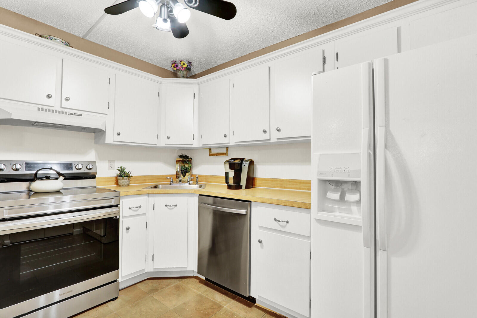 338 Knotty Pine Circle D-1 Property Photo 6