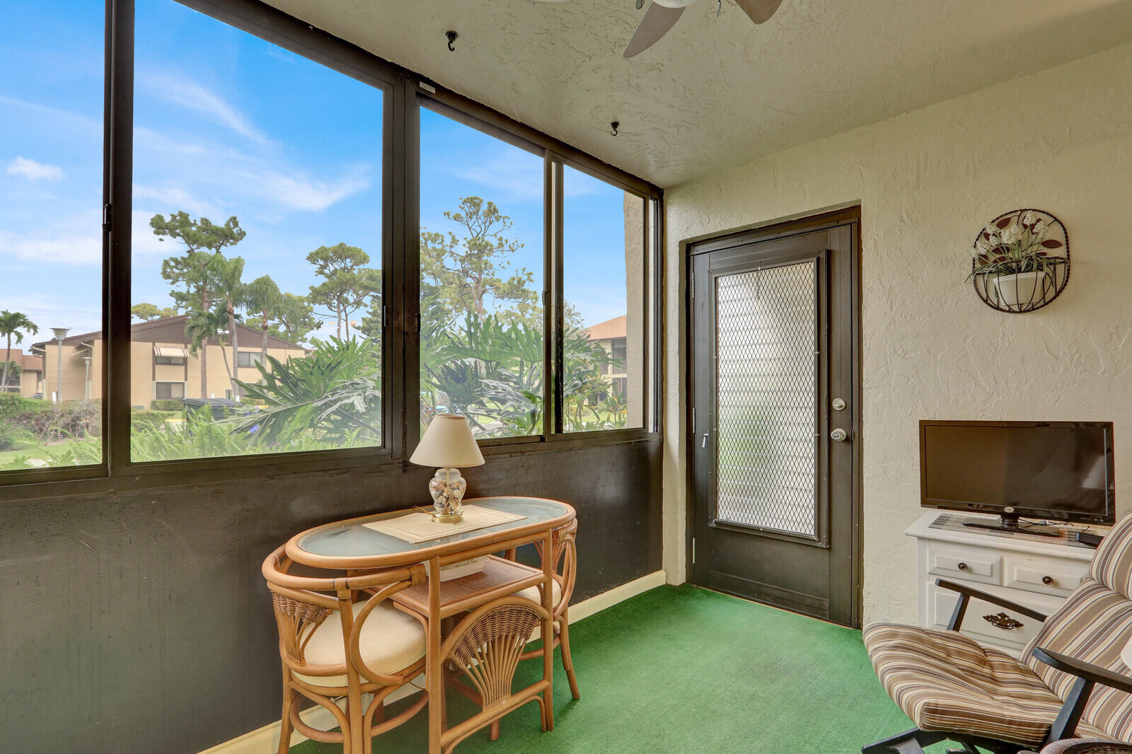 338 Knotty Pine Circle D-1 Property Photo 16