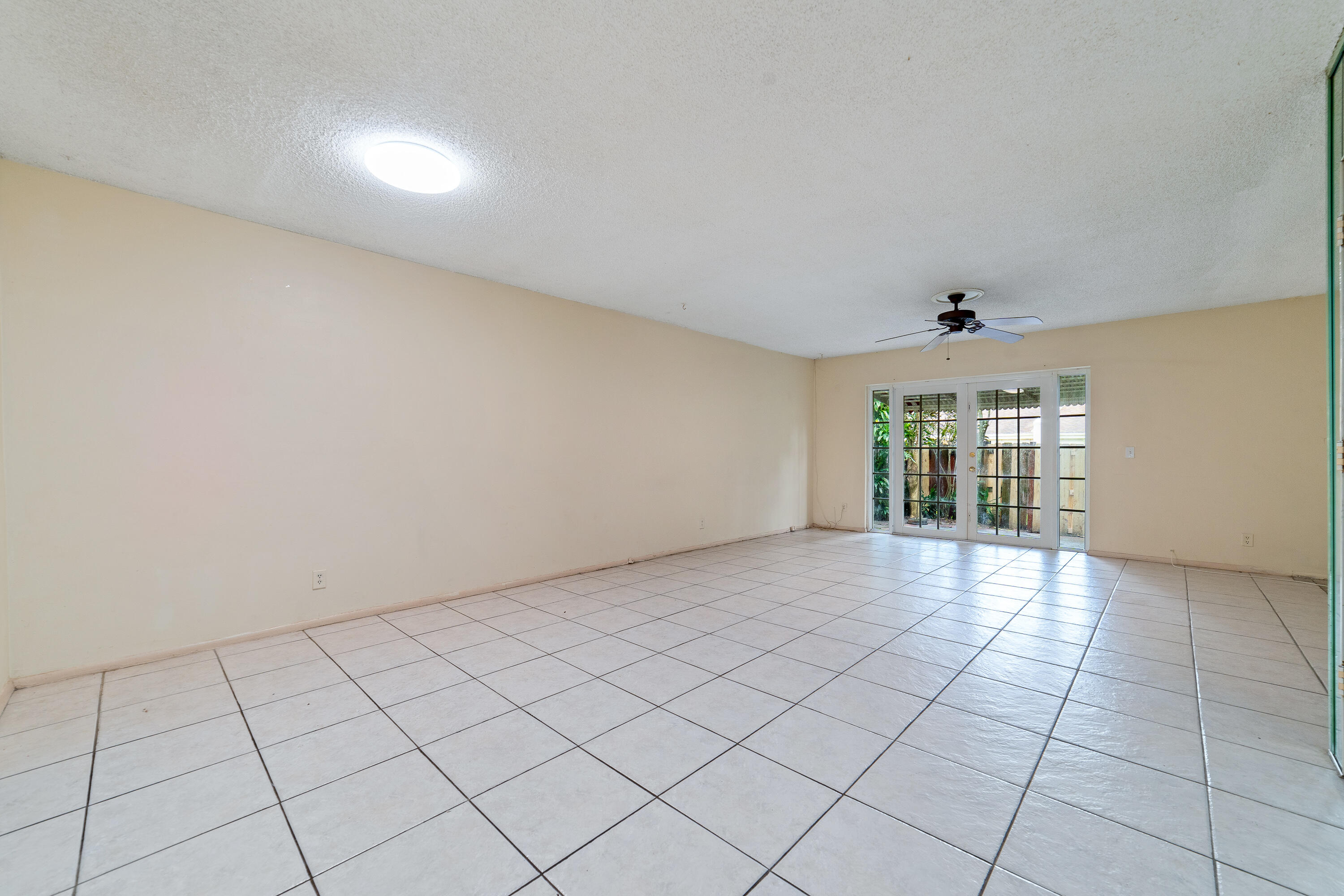 3021 Nw 68th Street 11g Property Photo 4