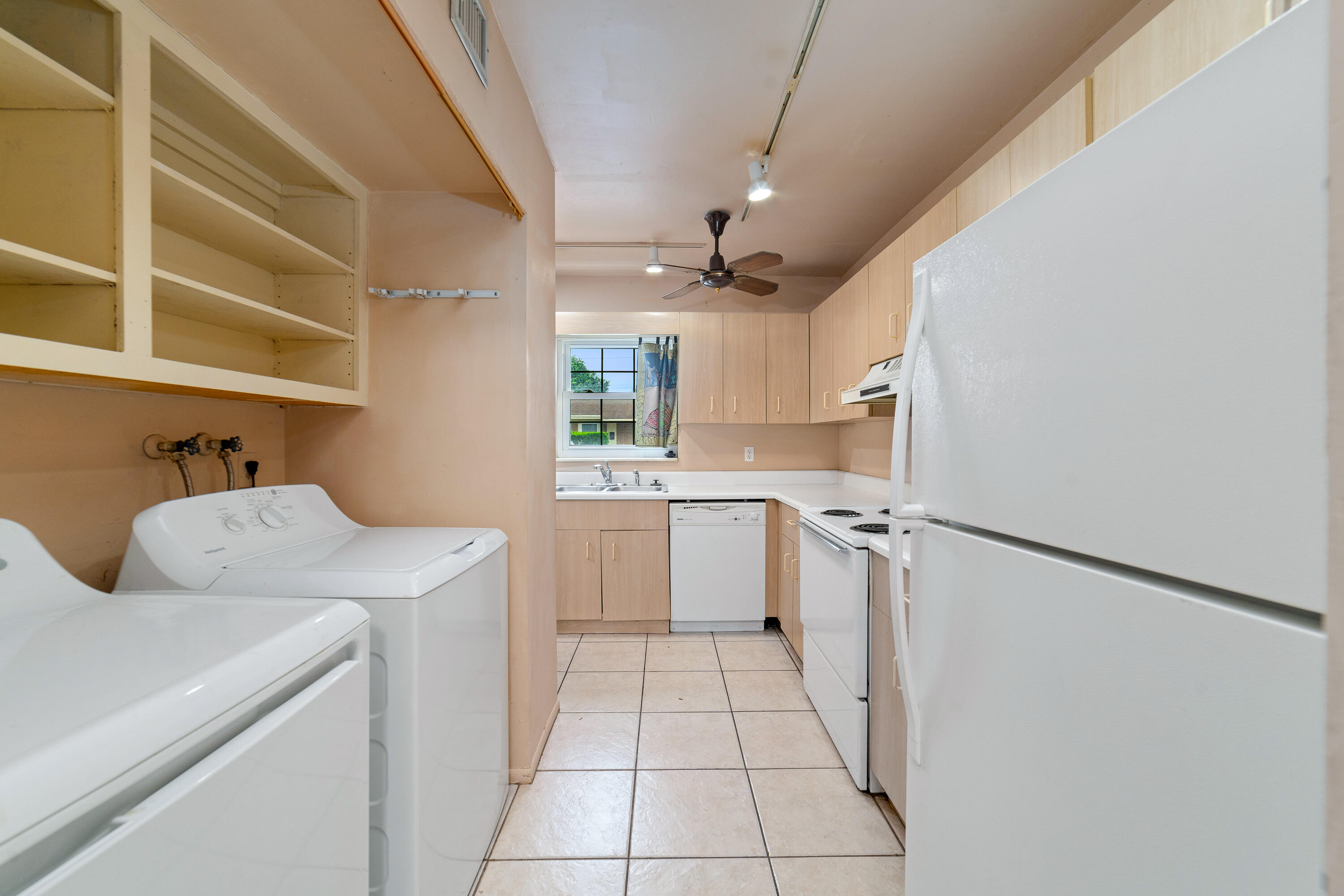 3021 Nw 68th Street 11g Property Photo 12
