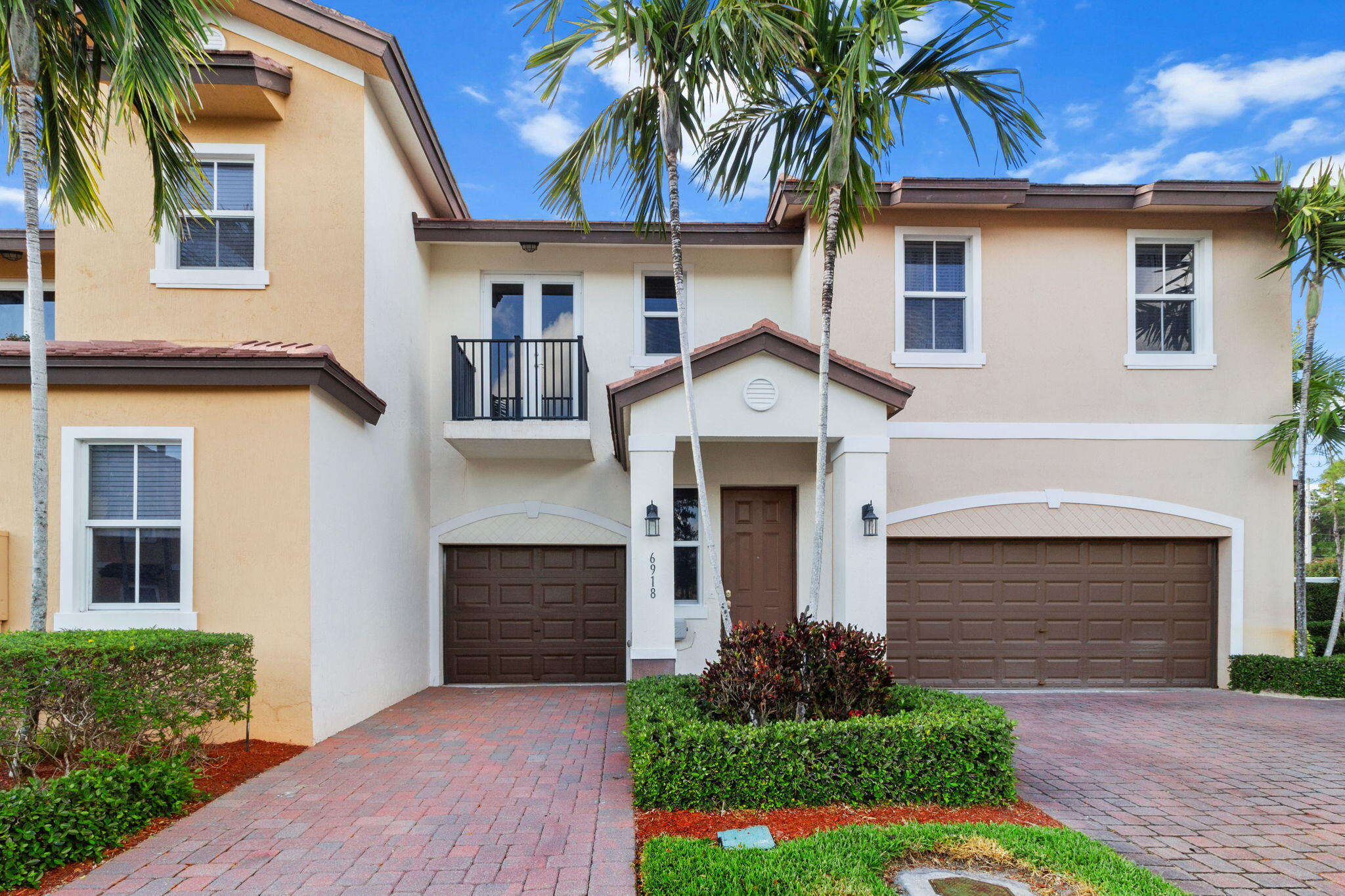 6918 LONG PINE Circle Property Photo 1