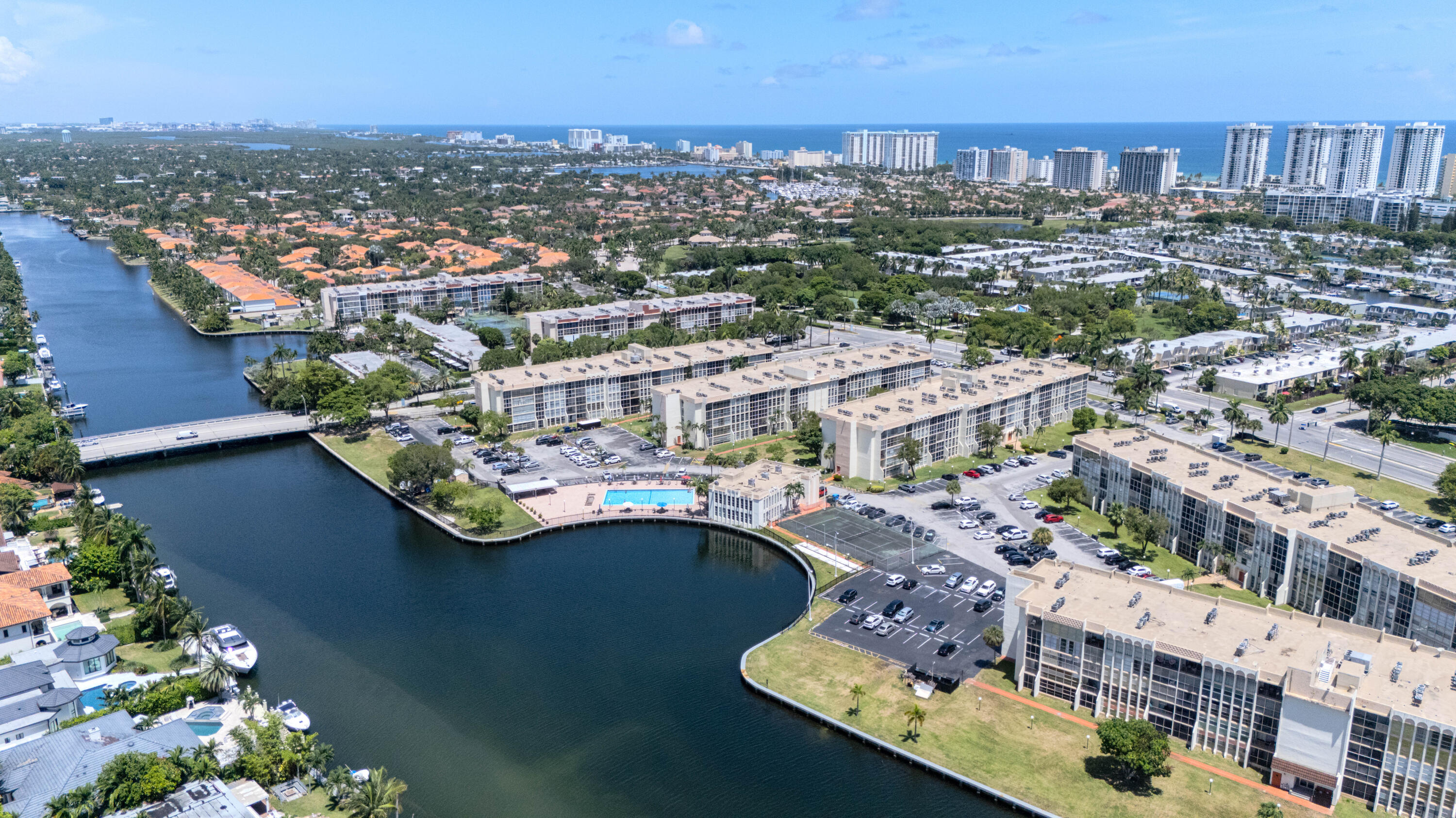 801 THREE ISLANDS Boulevard 303 Property Photo 1