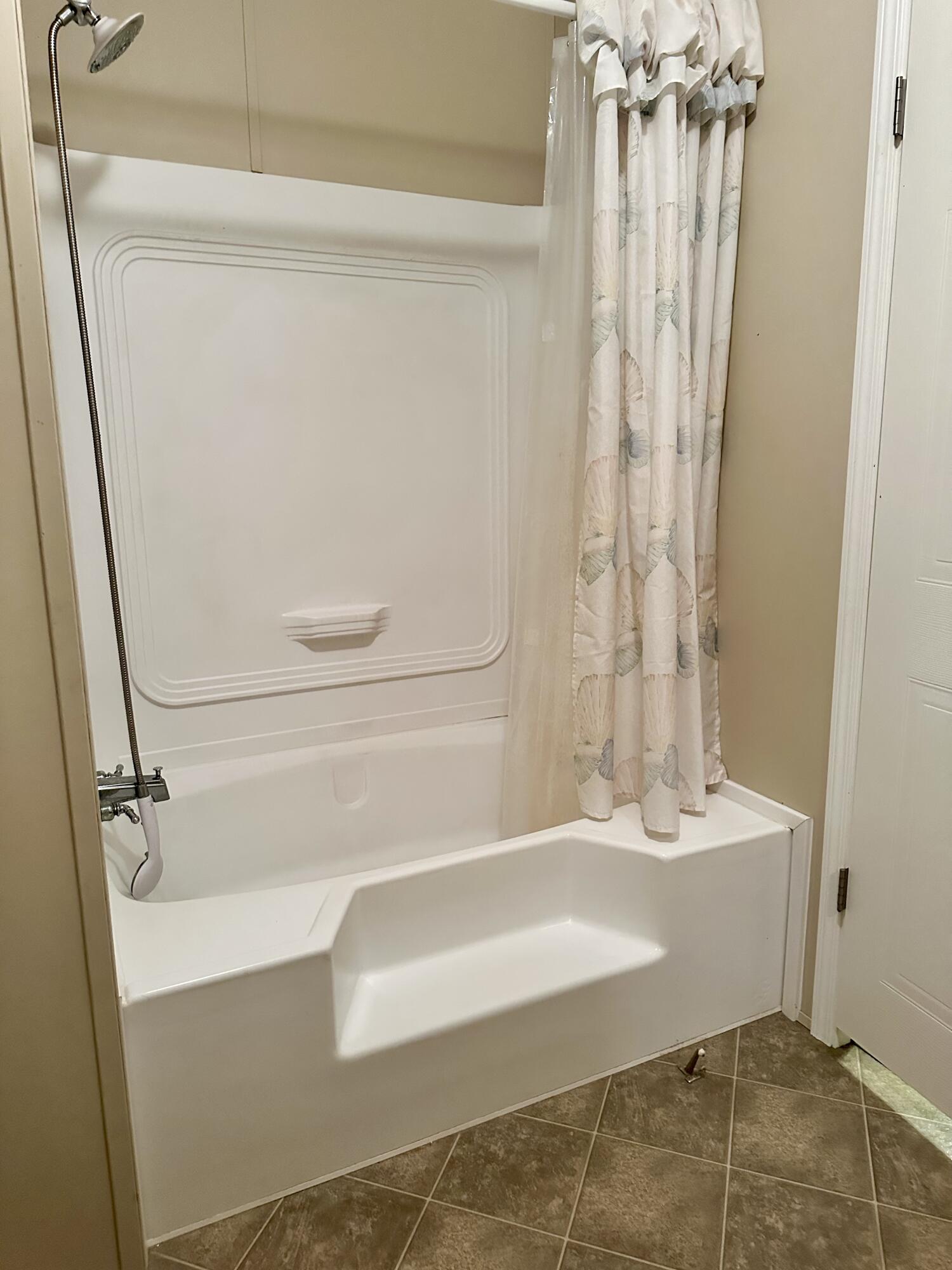 1057 Blue Heron Lane Property Photo 13