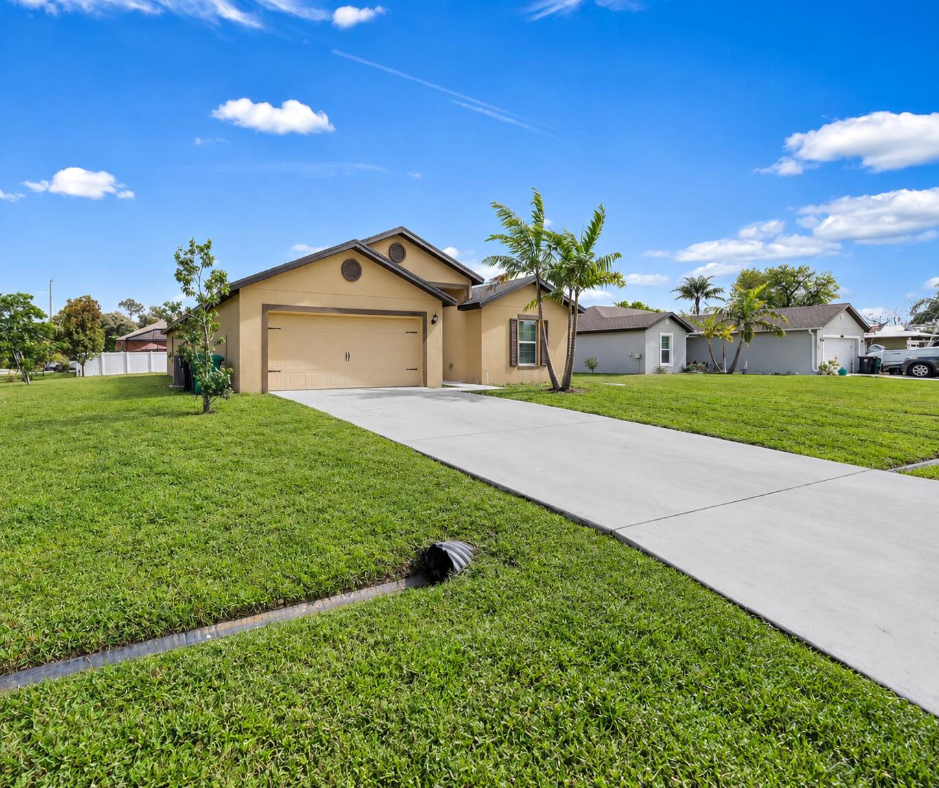 1597 Sw Leisure Lane Property Photo 1