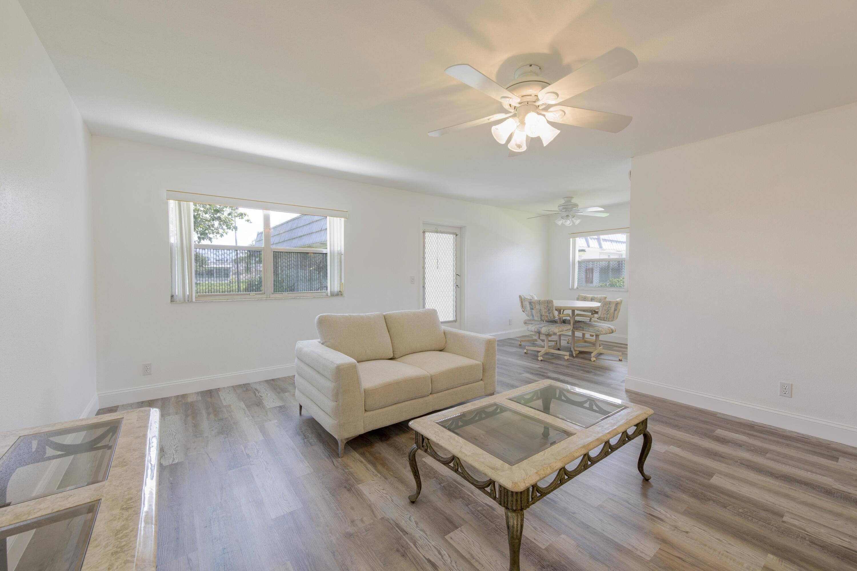 189 Valencia H Property Photo 2