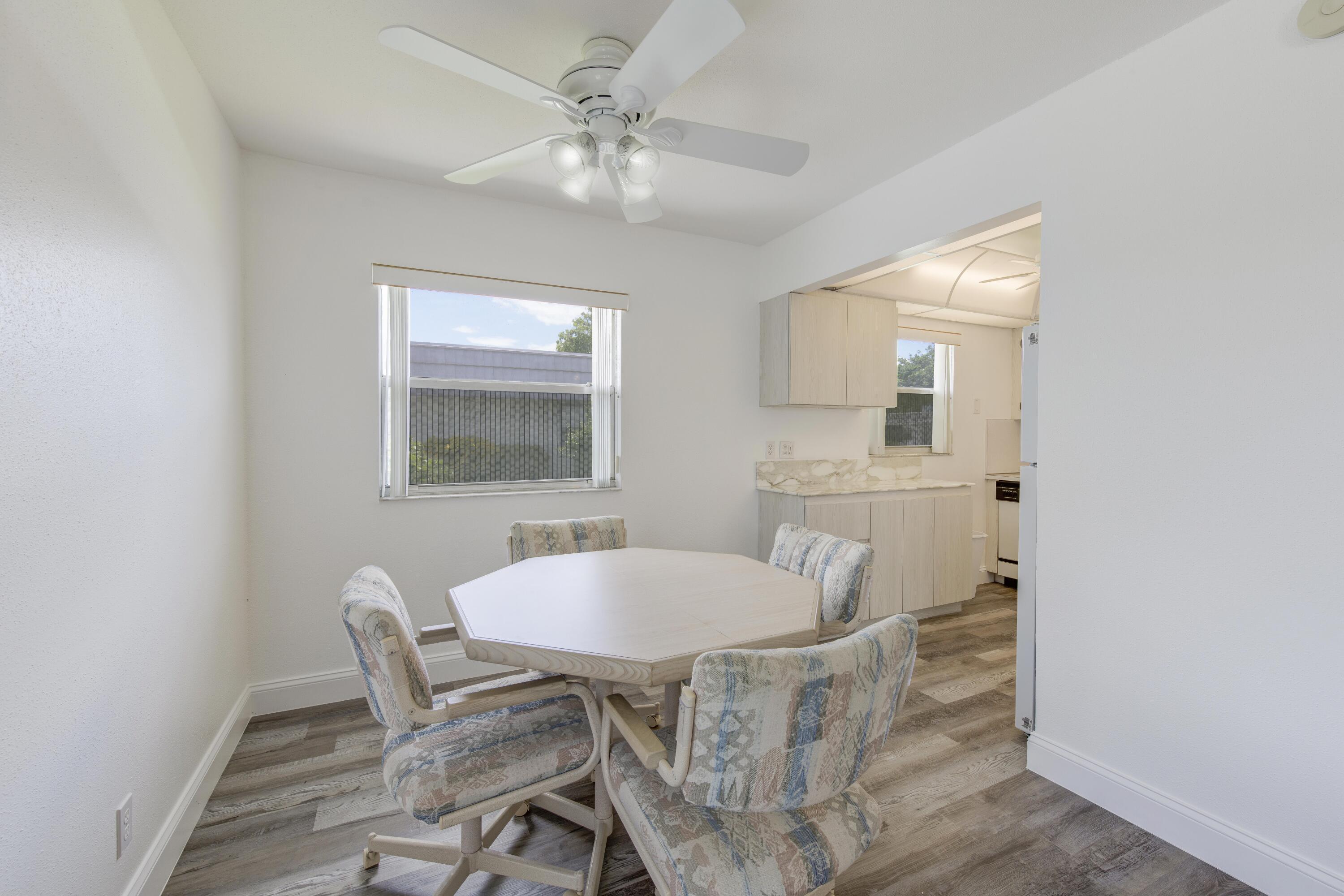 189 Valencia H Property Photo 5