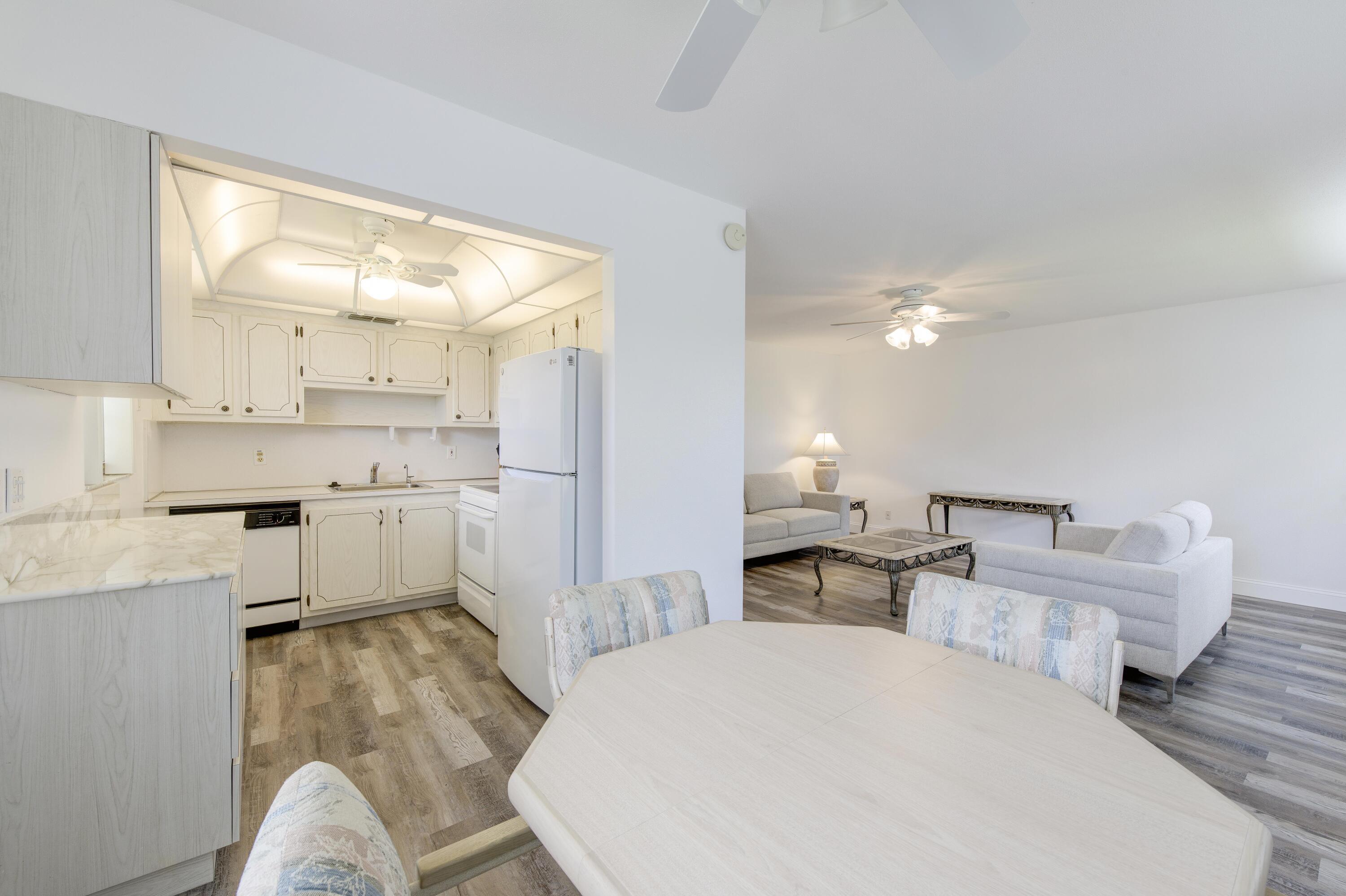 189 Valencia H Property Photo 8