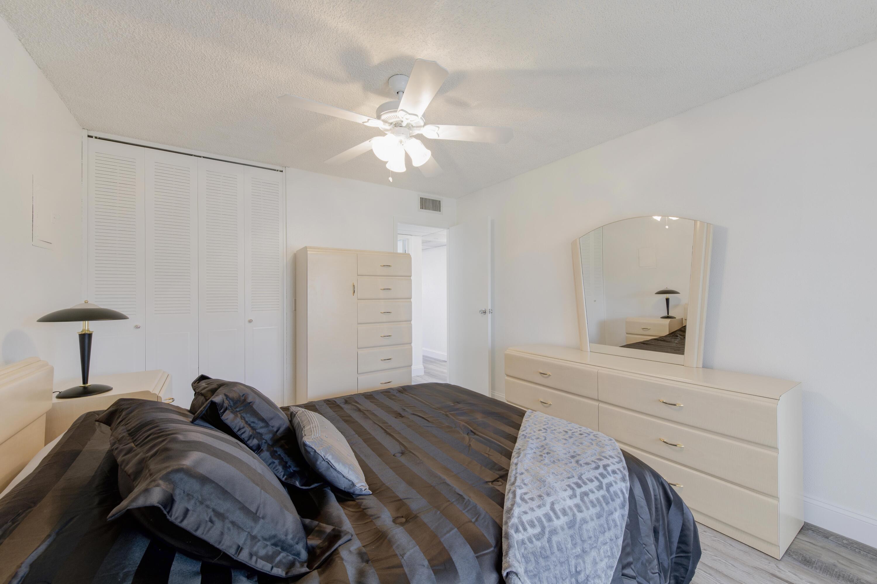 189 Valencia H Property Photo 10