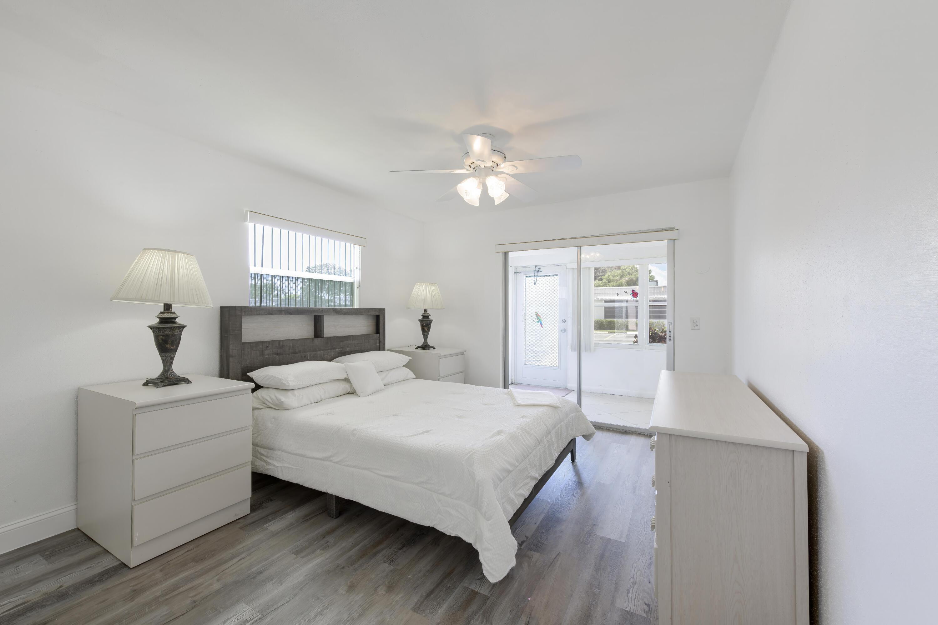 189 Valencia H Property Photo 12