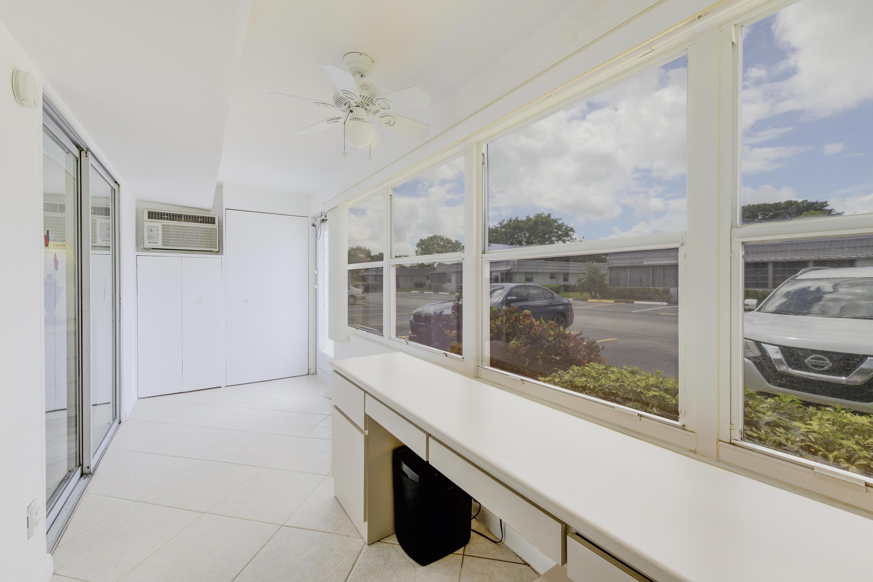 189 Valencia H Property Photo 16