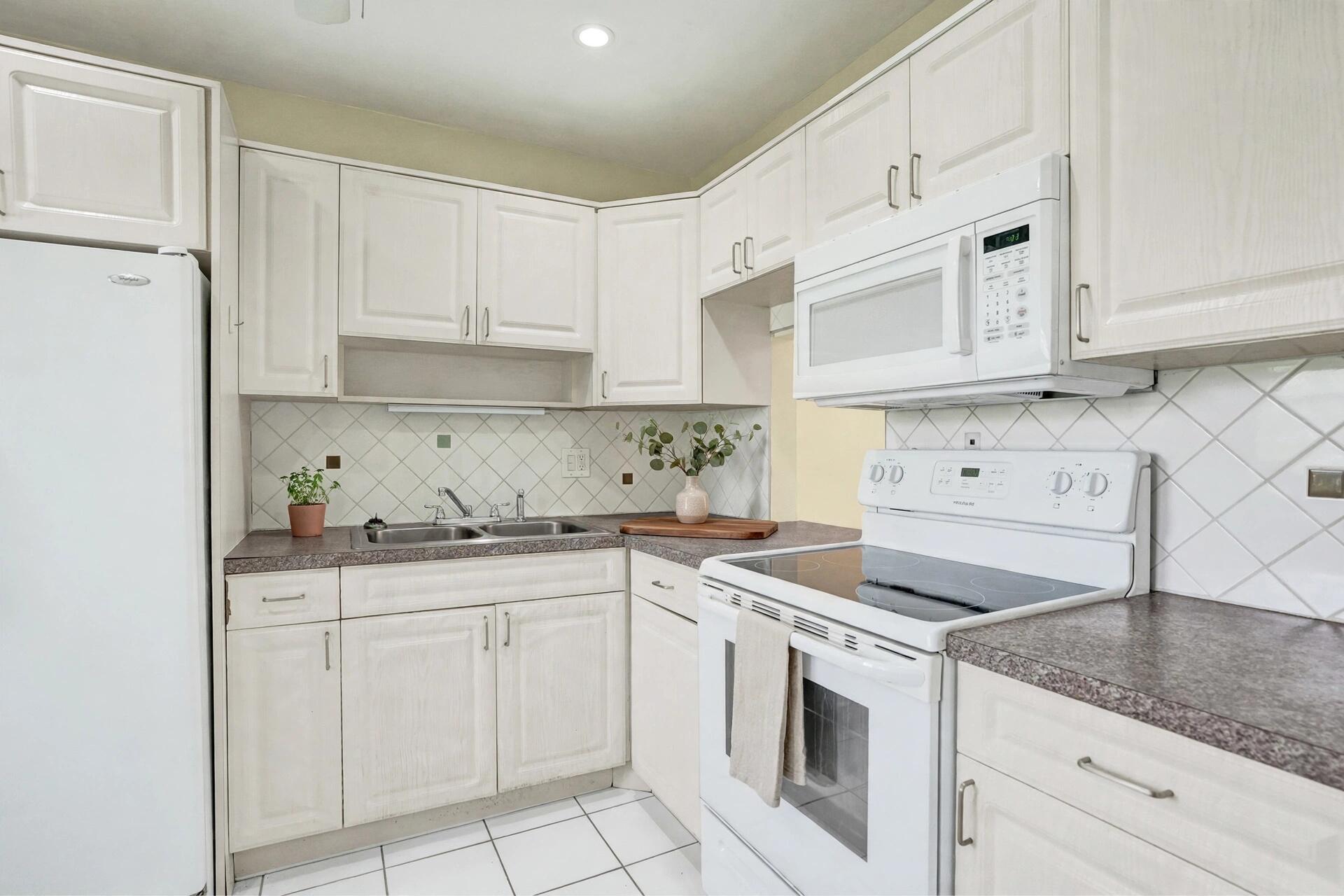 2200 Park Lane Unit 111 Property Photo 5