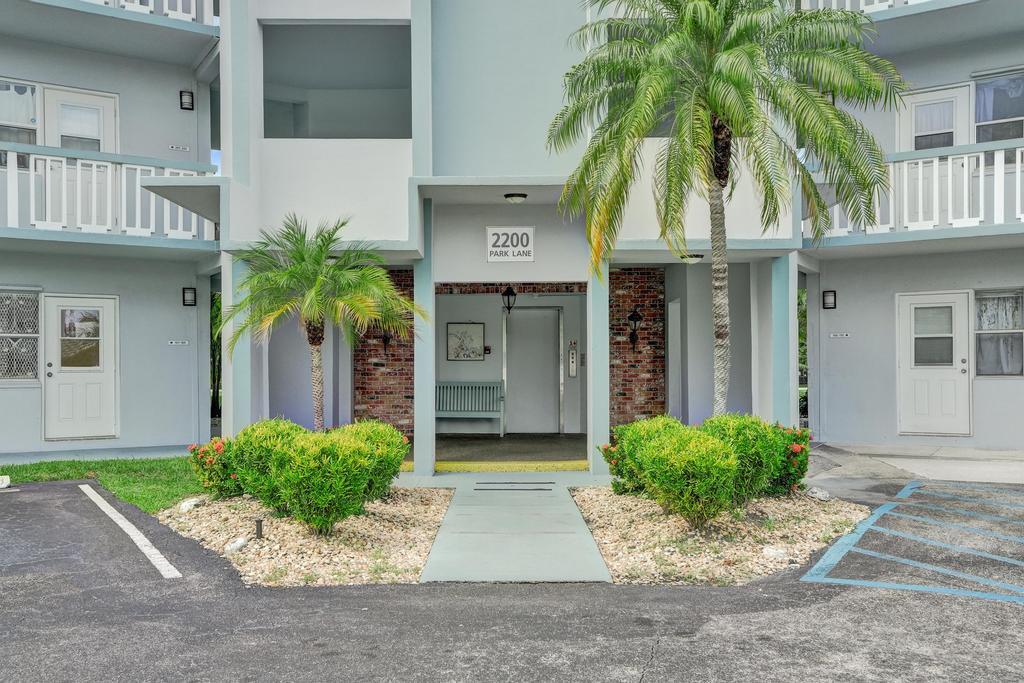 2200 Park Lane Unit 111 Property Photo 28