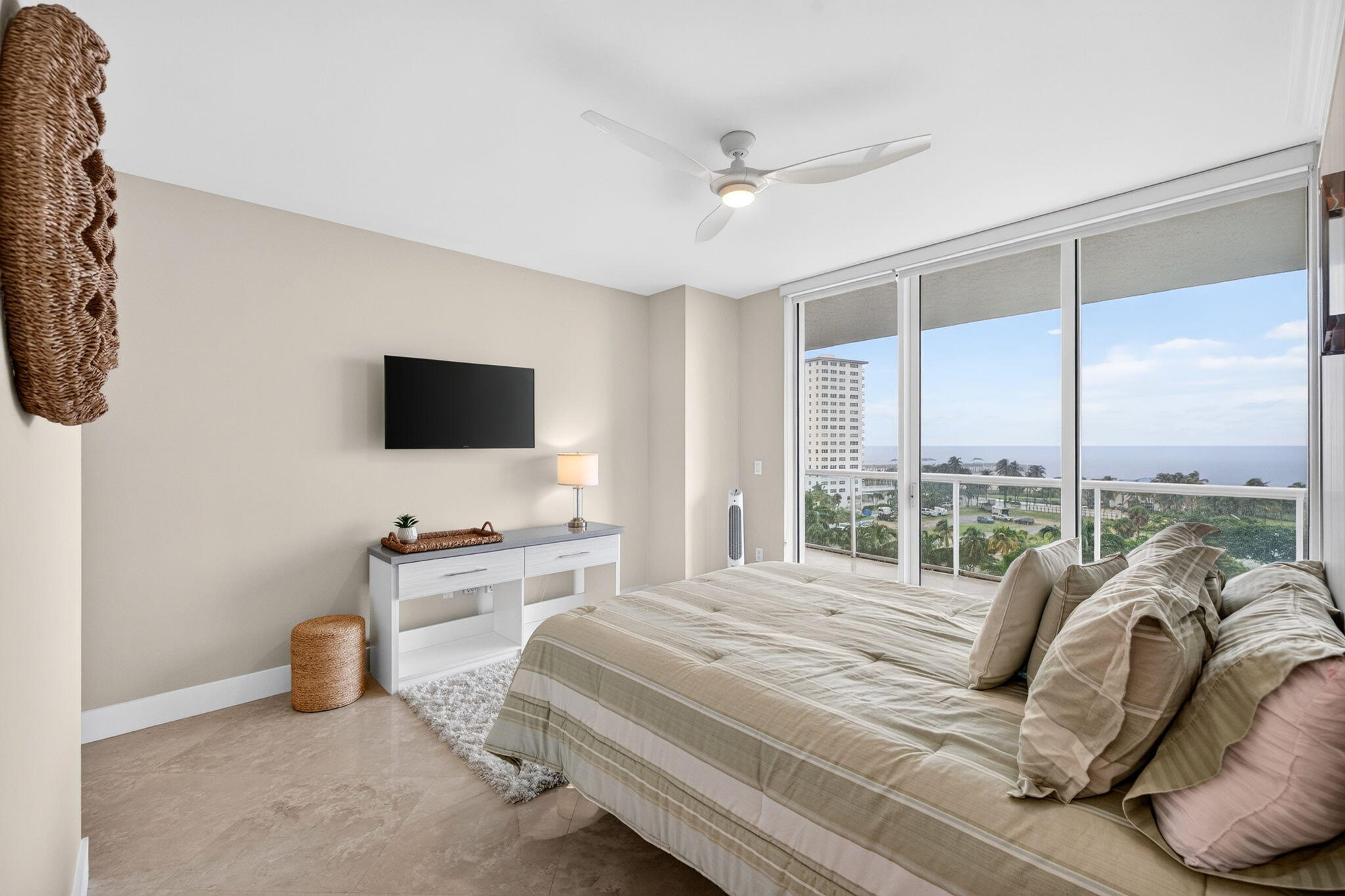 1 N Ocean Boulevard 602 Property Photo 18