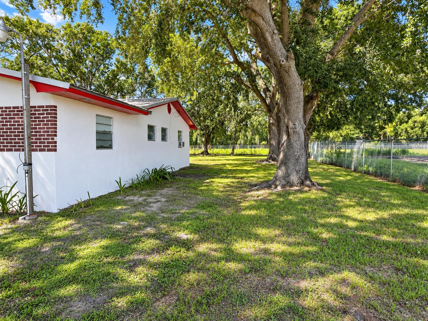 208 Nw 13th Street Property Photo 4