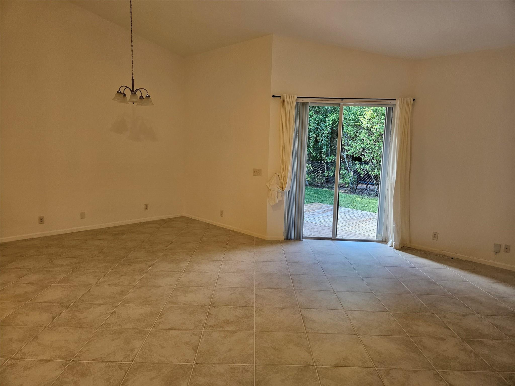 5845 Eagle Cay Circle Property Photo 8