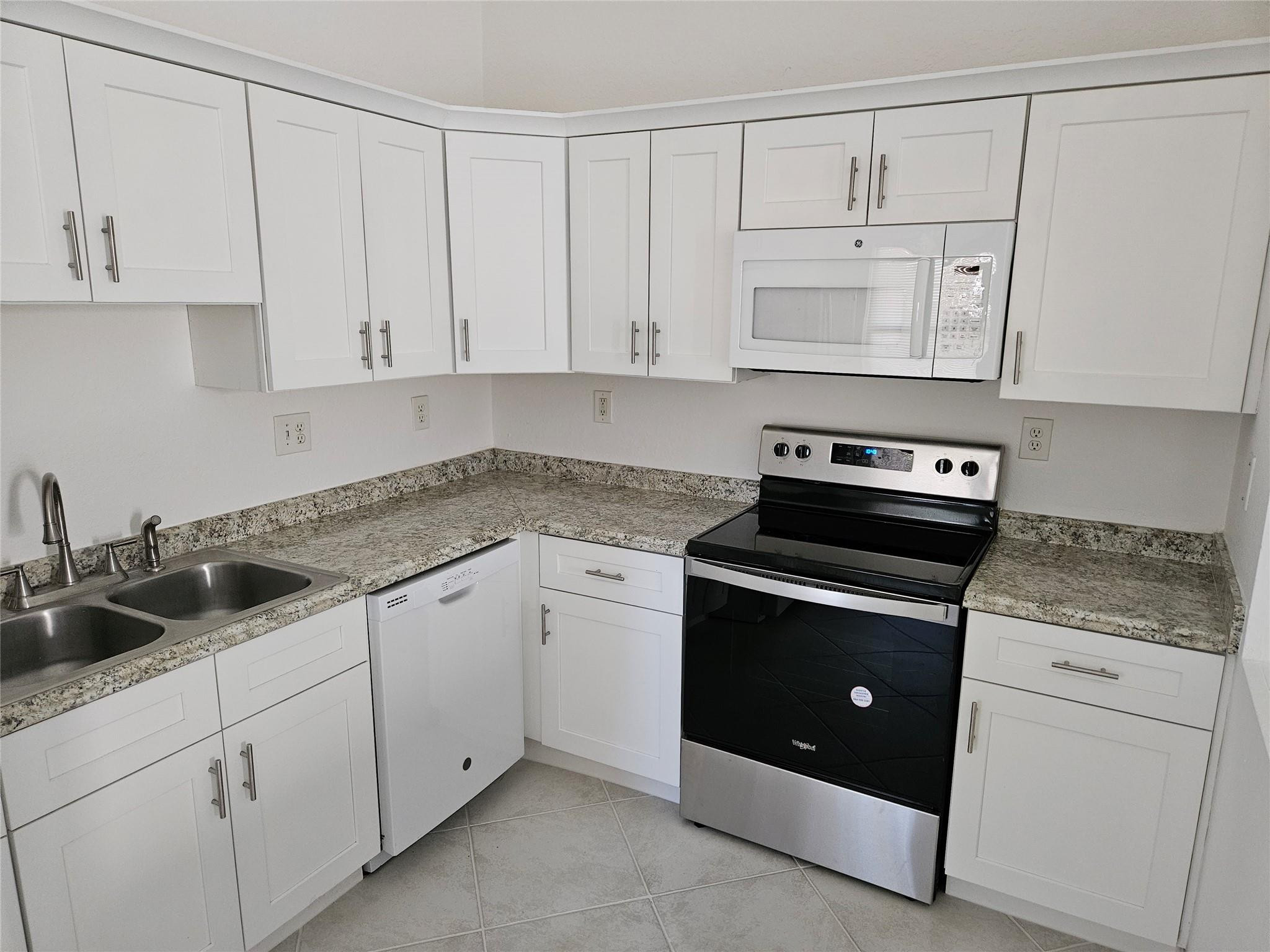 5845 Eagle Cay Circle Property Photo 12