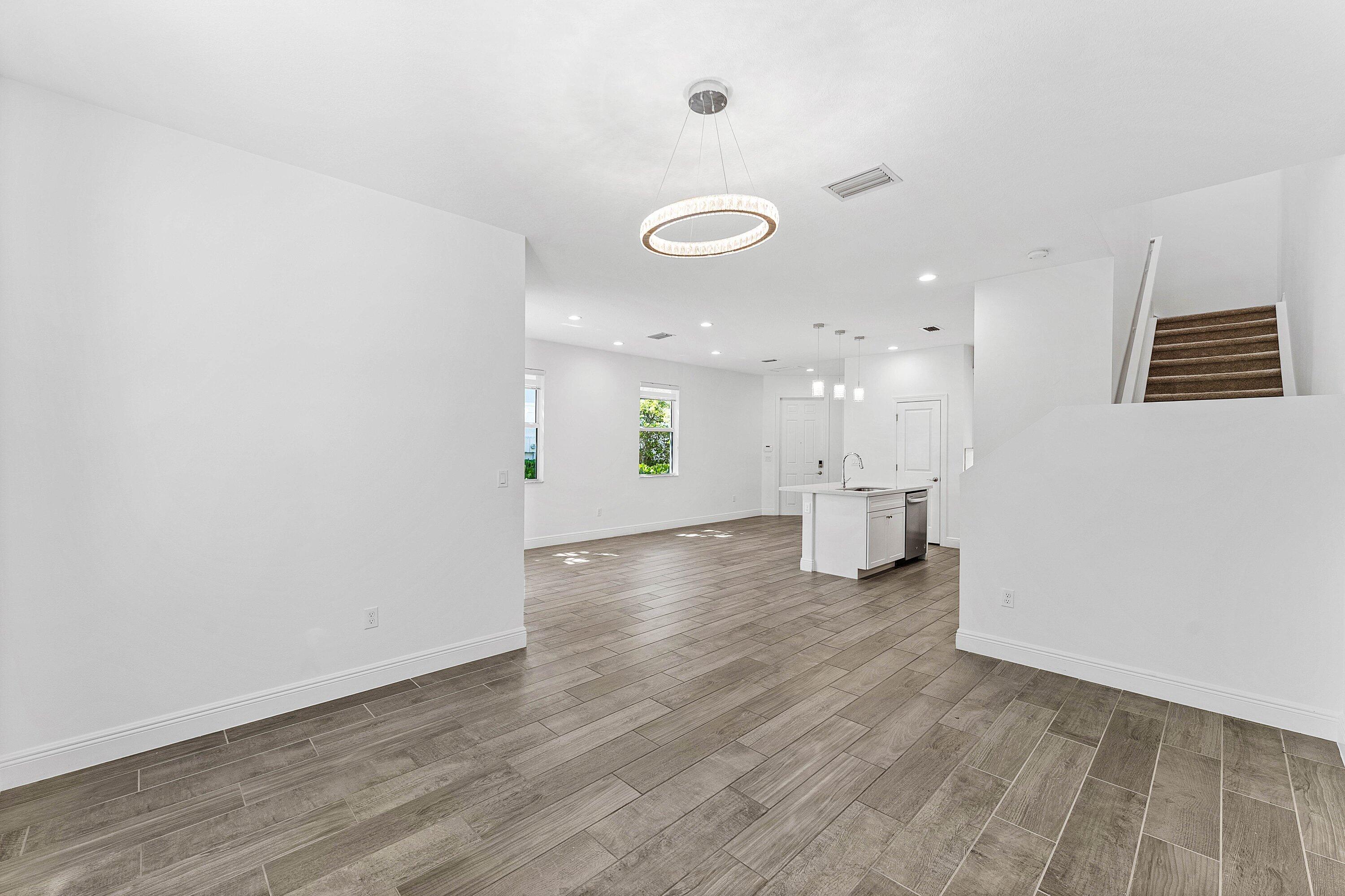 562 Parsons Way Property Photo 6