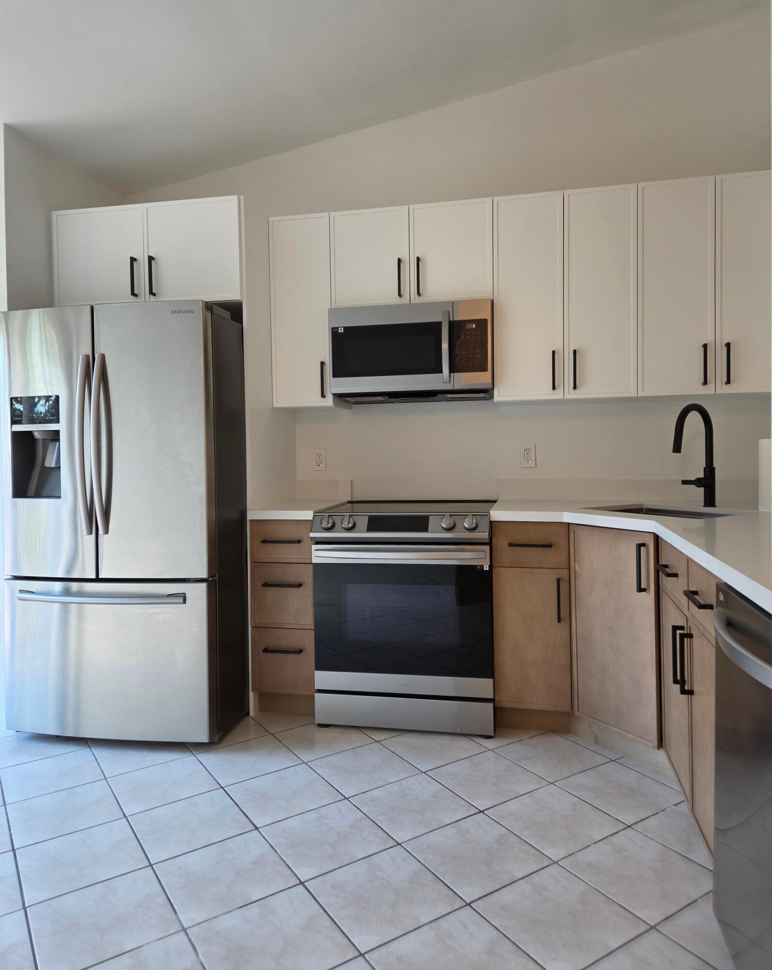 625 Sea Pine Way H Property Photo 8