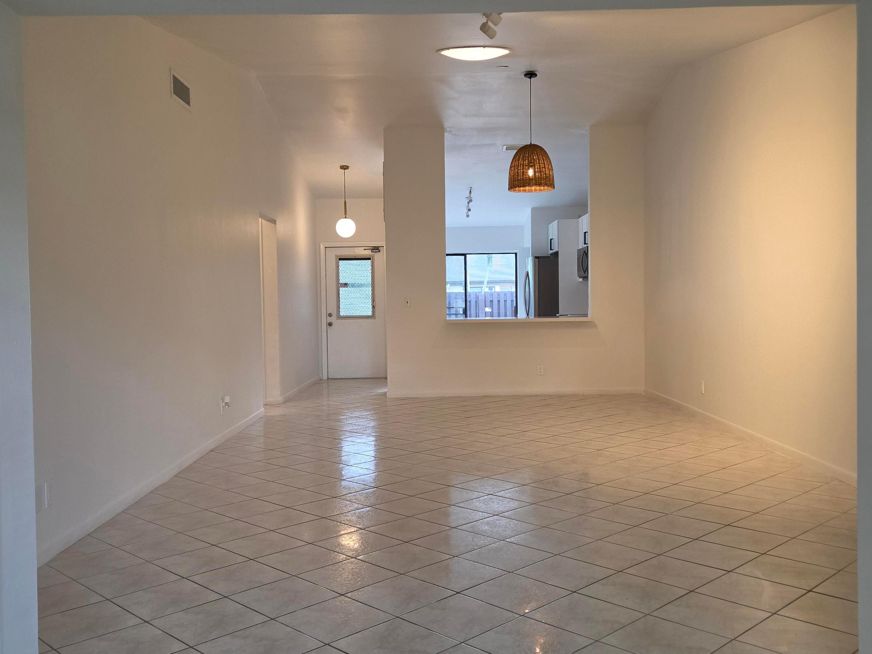 625 Sea Pine Way H Property Photo 14