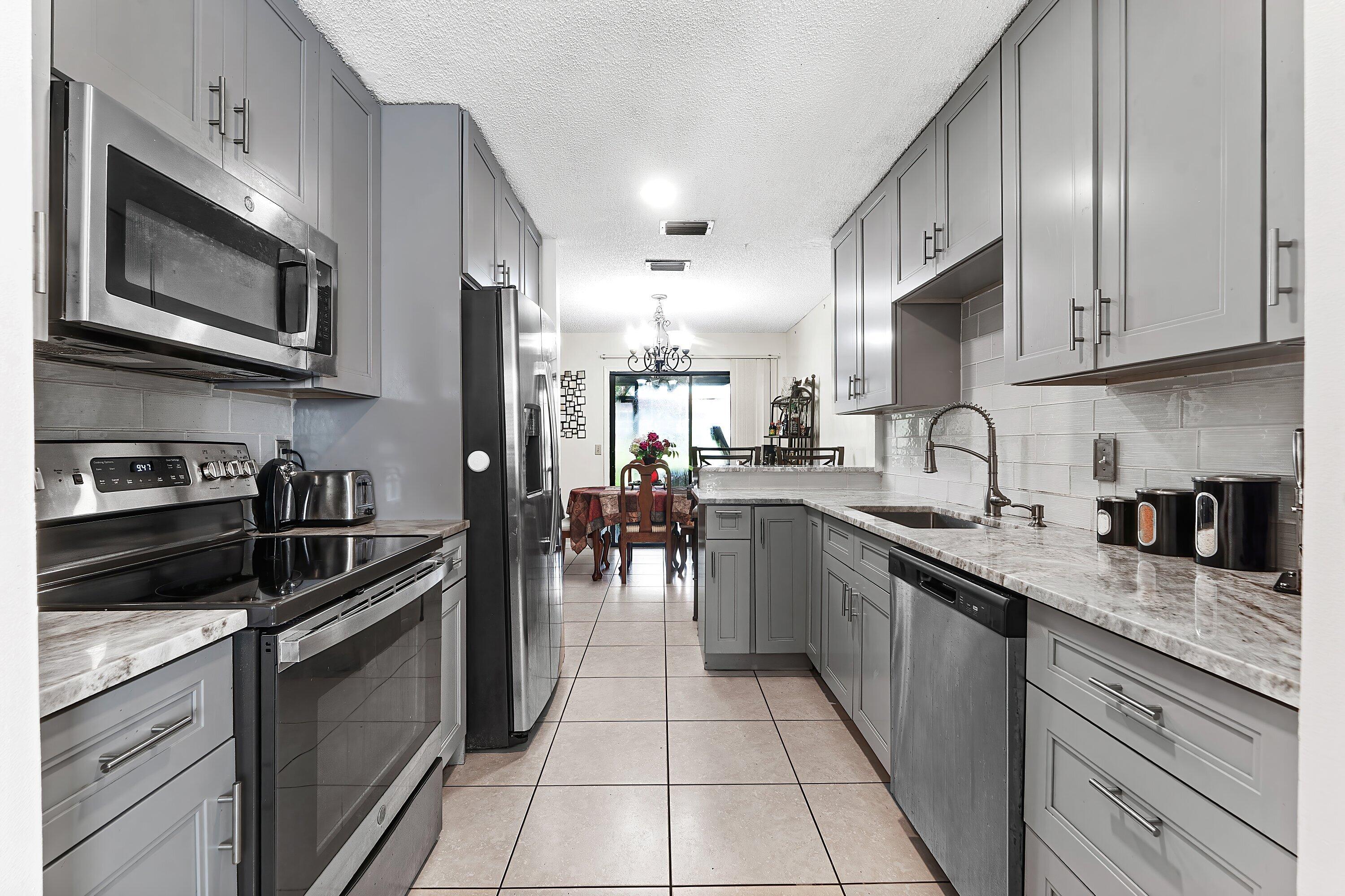 1595 Woodbridge Lakes Circle Property Photo 1