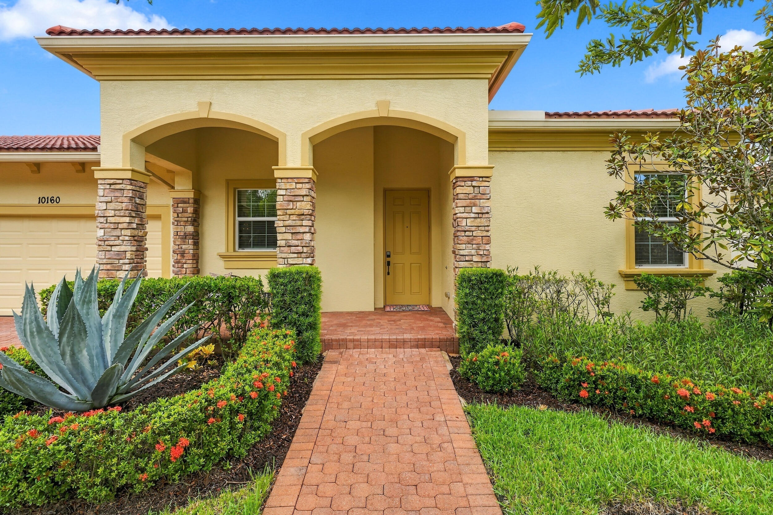 10160 Sw Azzo Lane Property Photo 1