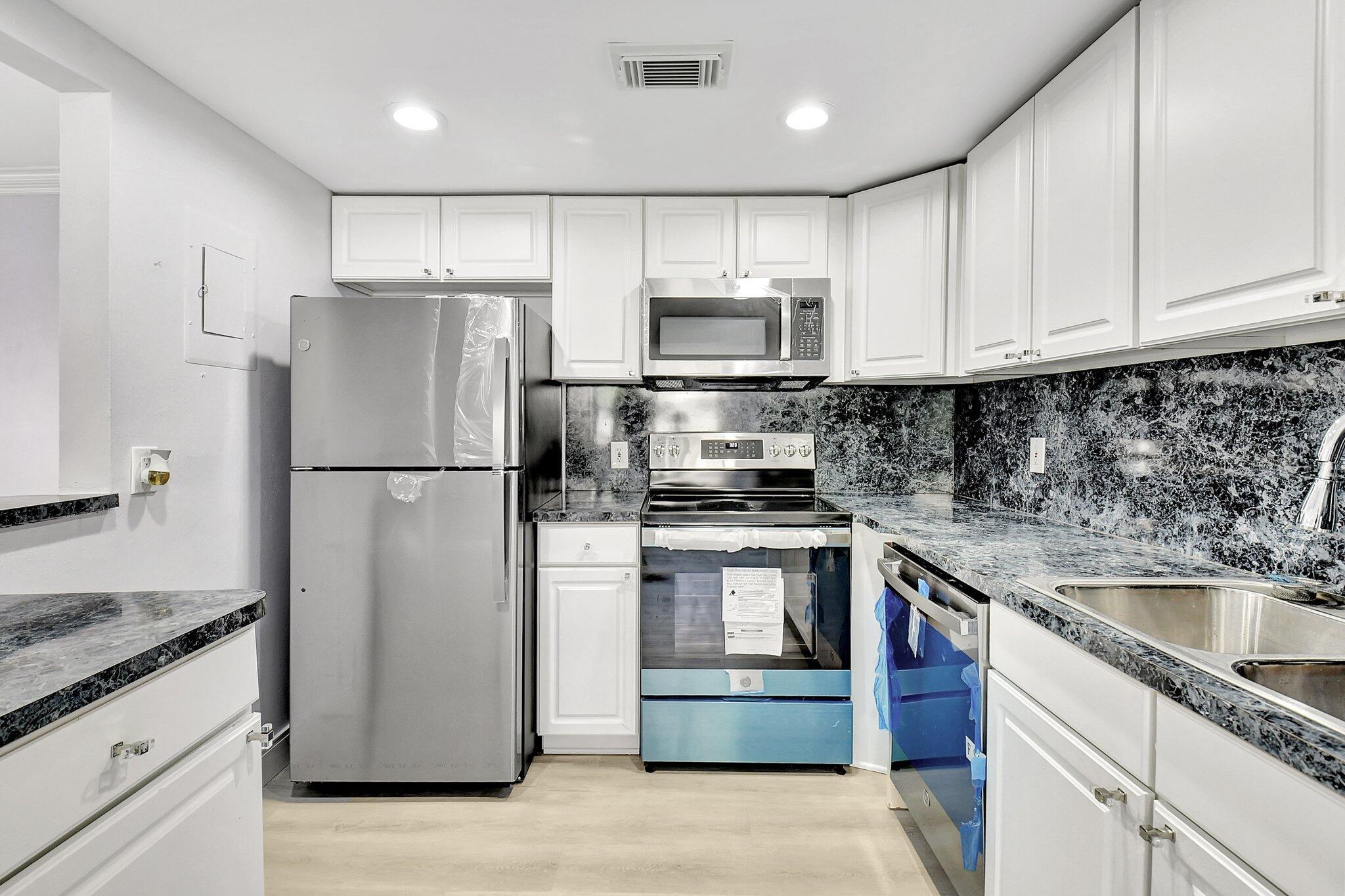 450 Saxony J Property Photo 1