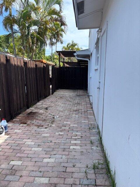 1637 Ne 5th Street 2 Property Photo 5