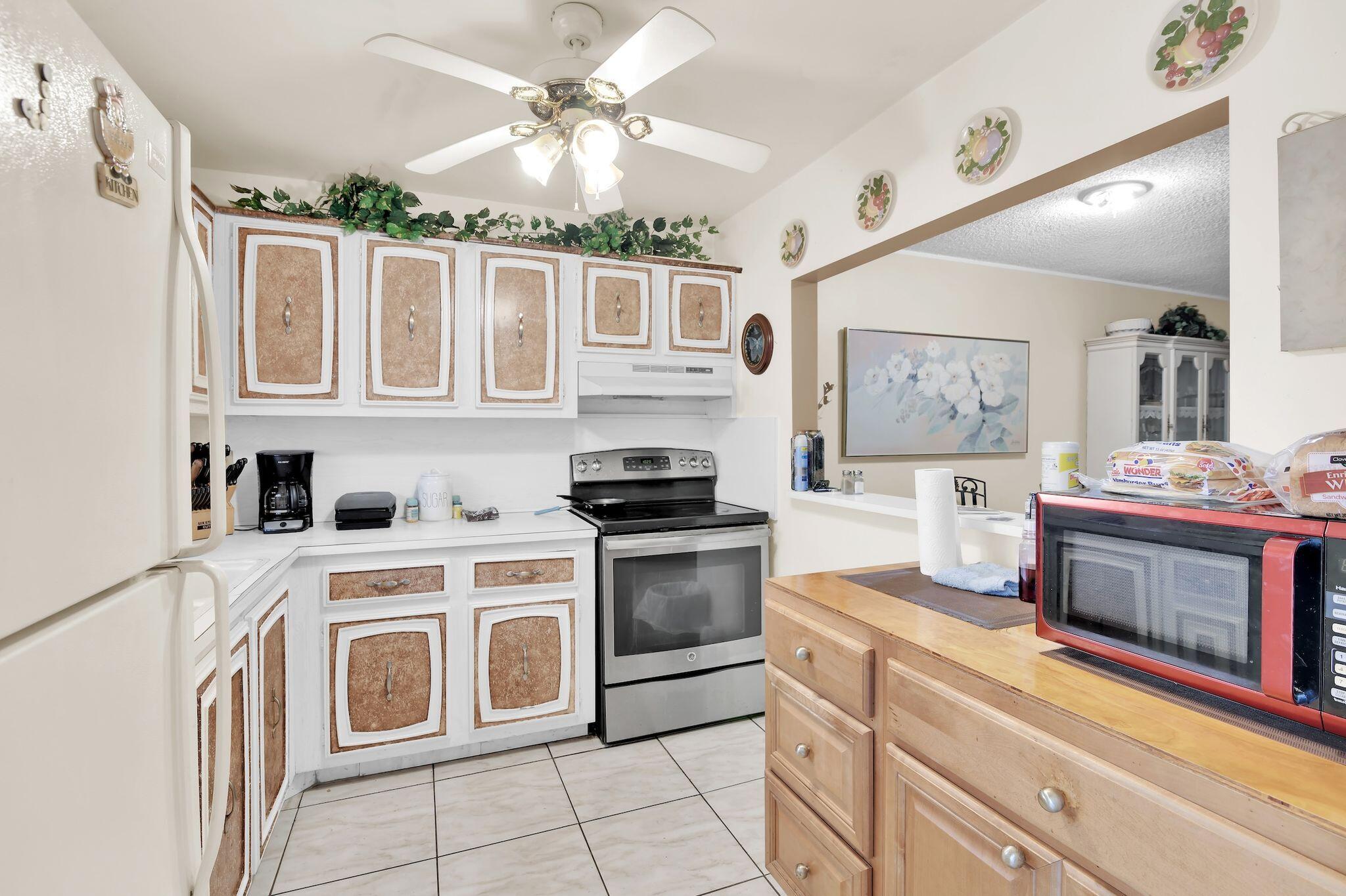 711 LORI Drive 204 Property Photo 1