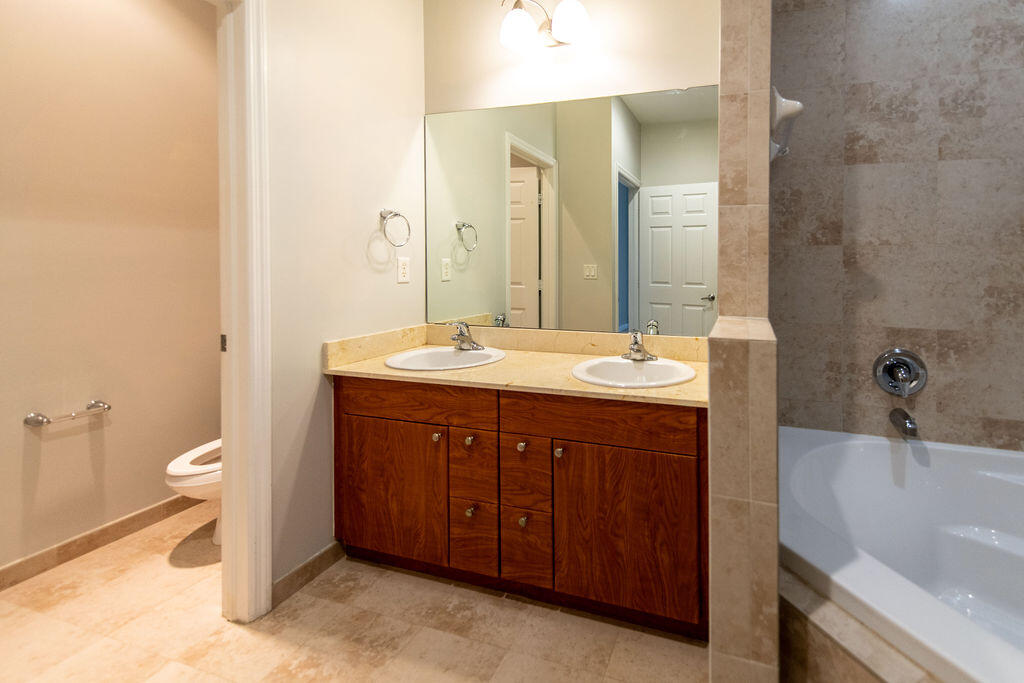 2326 Vintage Circle Property Photo 4