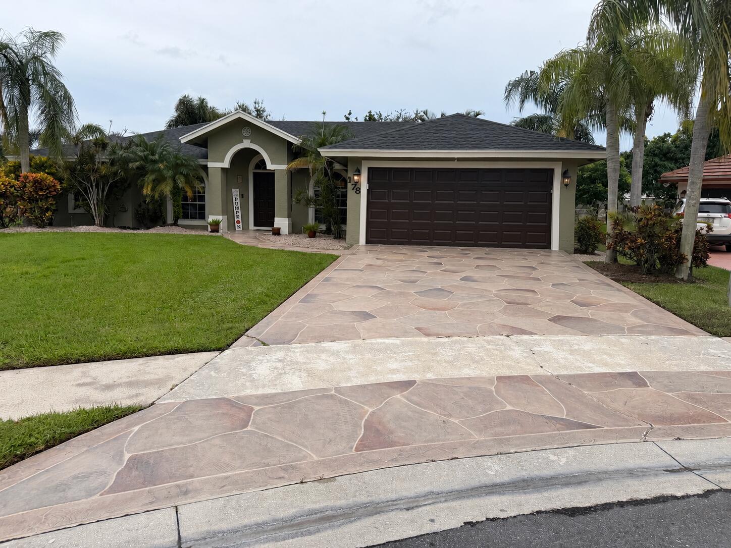178 PARK Road N Property Photo 1