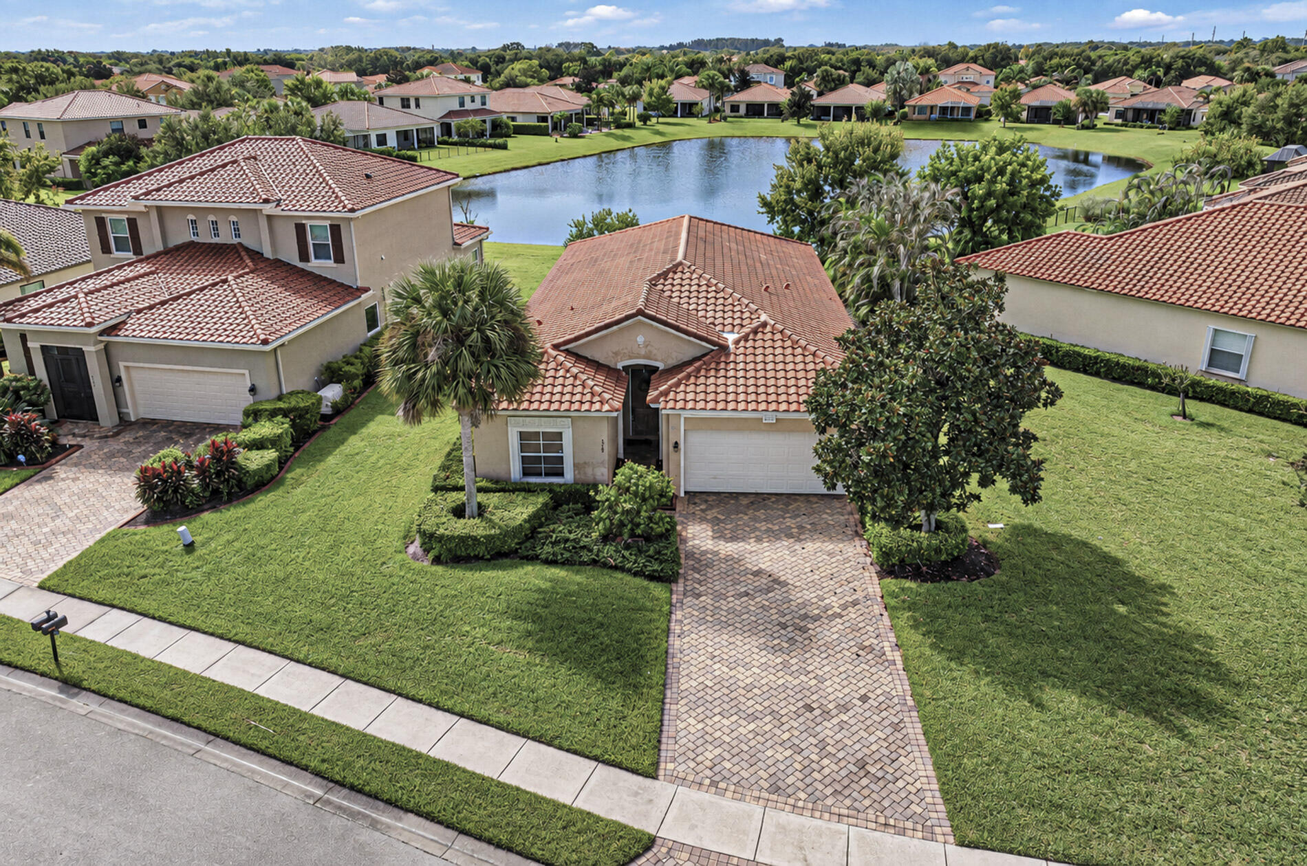 5560 57th Way Property Photo 1