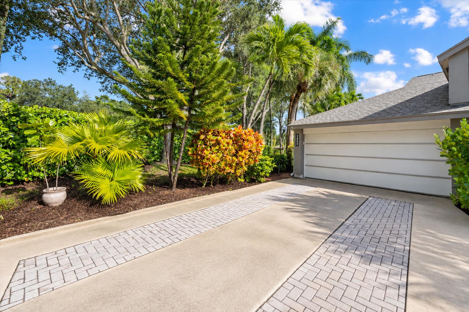 2402 Landings Boulevard Property Photo 1