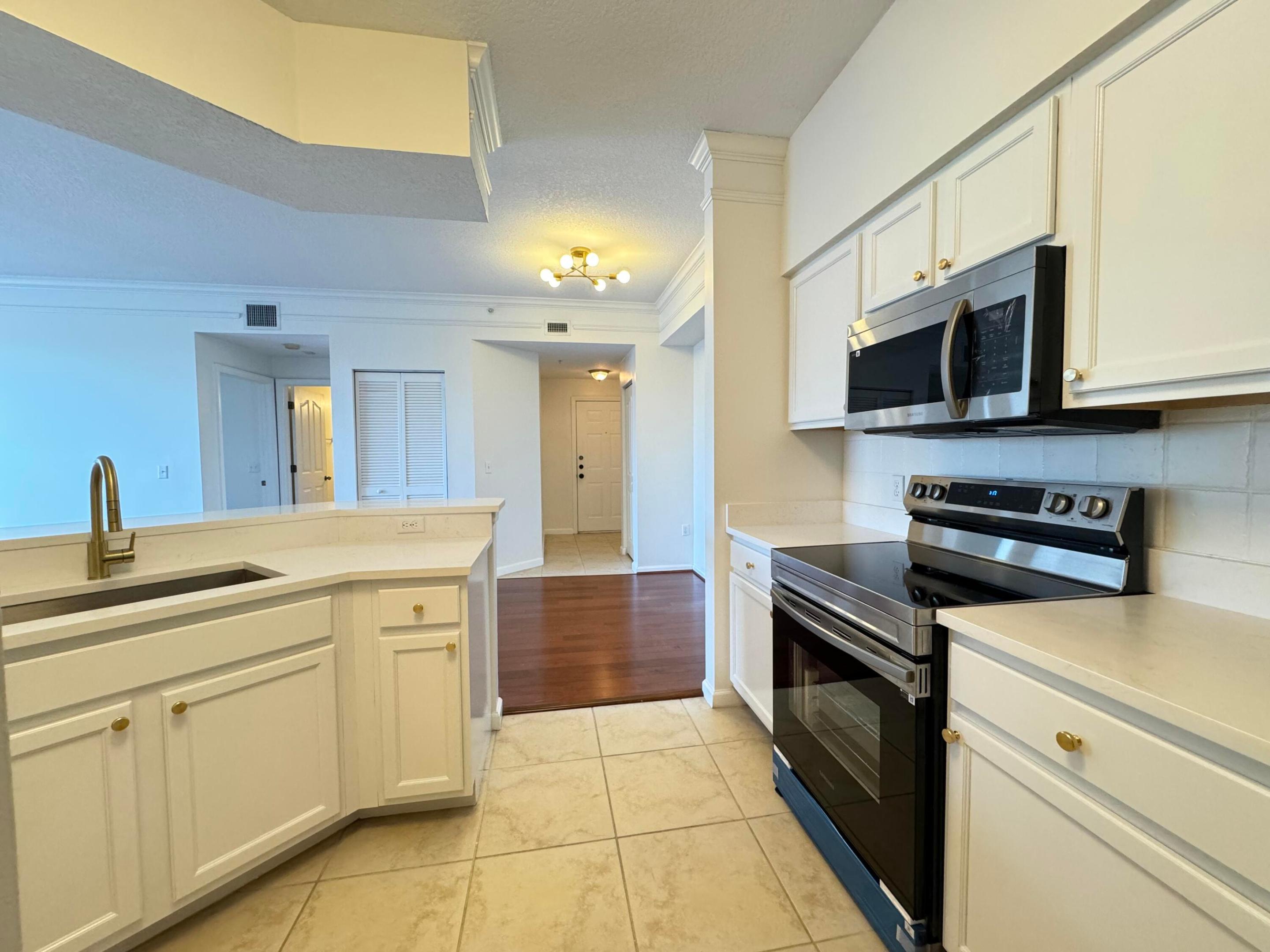 5306 Myrtlewood Circle E Property Photo 1
