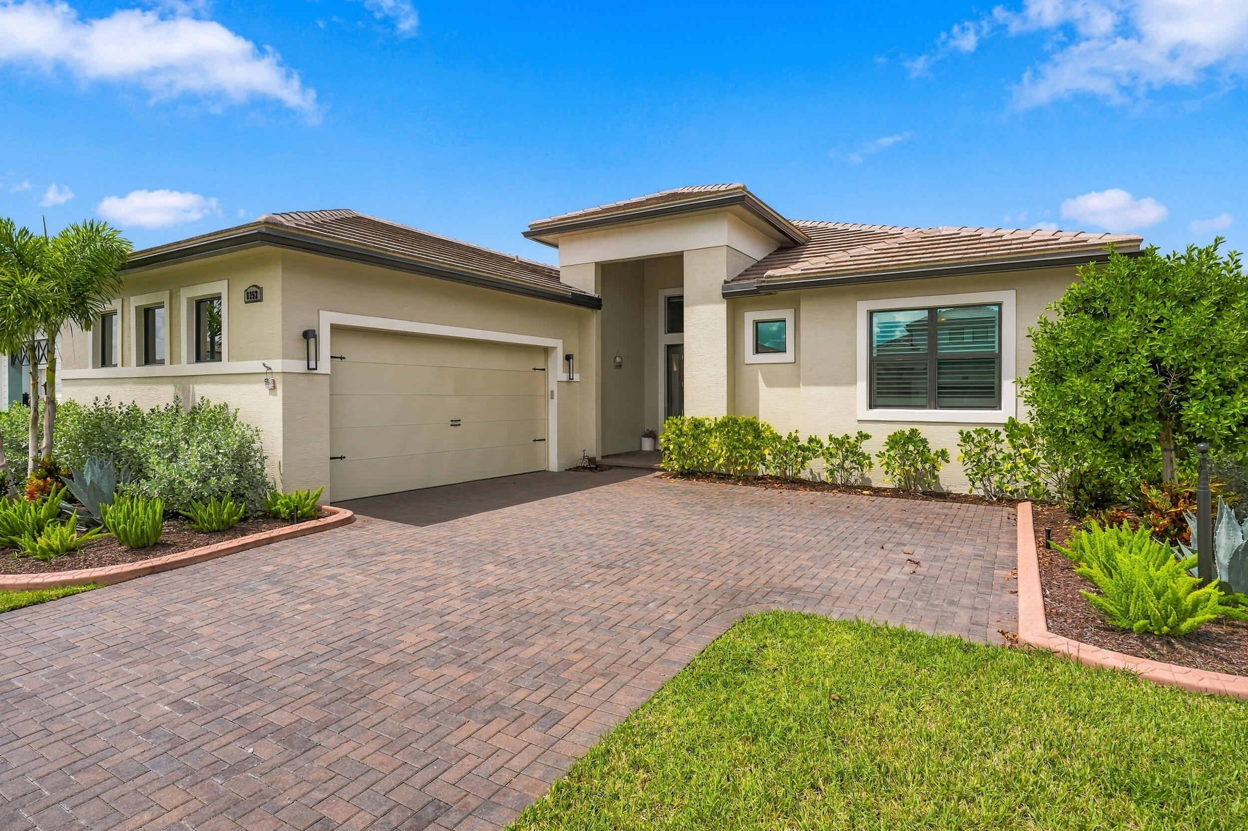 8252 Sw Norcia Way Property Photo 1