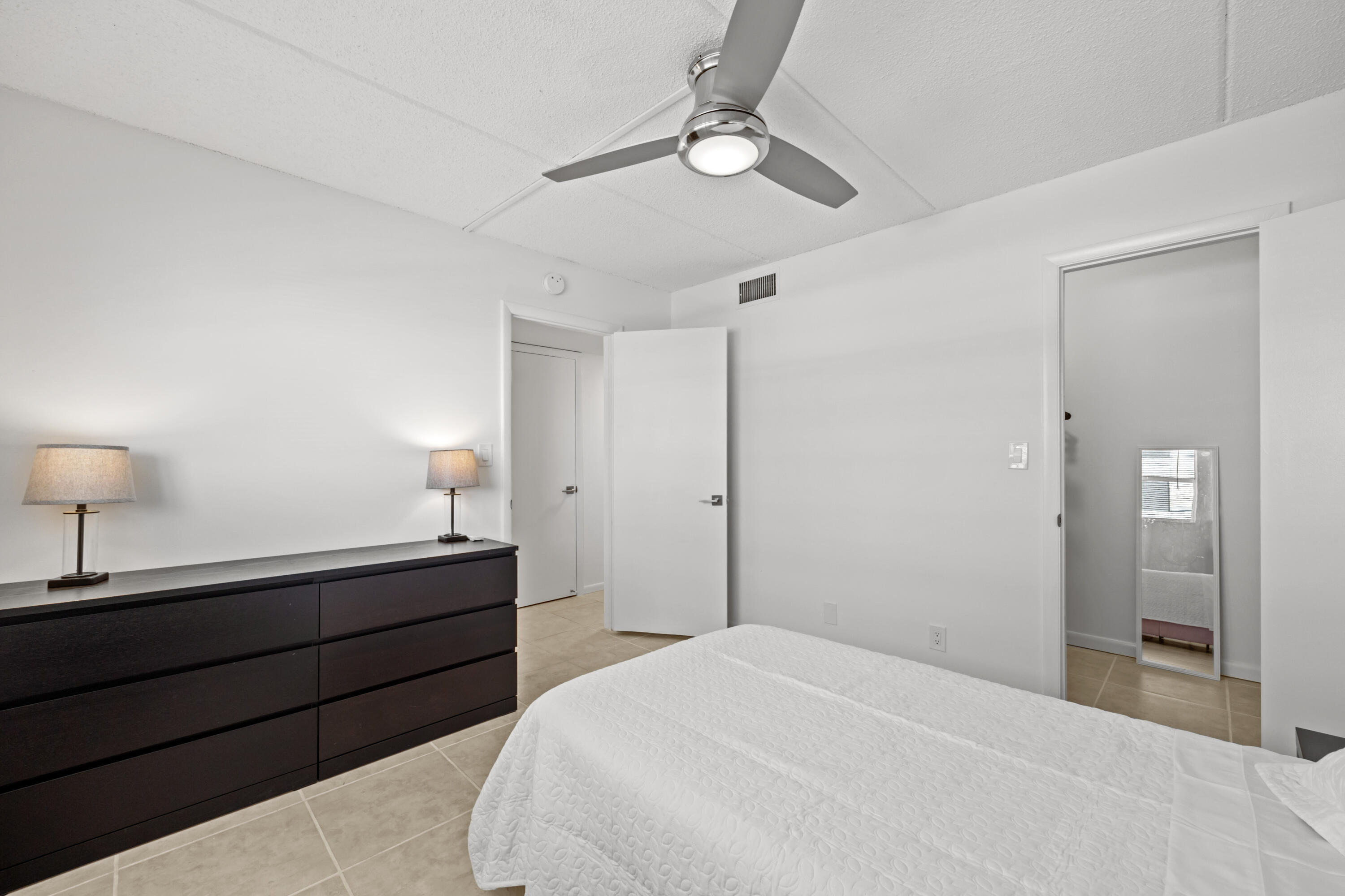 4500 N Flagler Drive D24 Property Photo 10