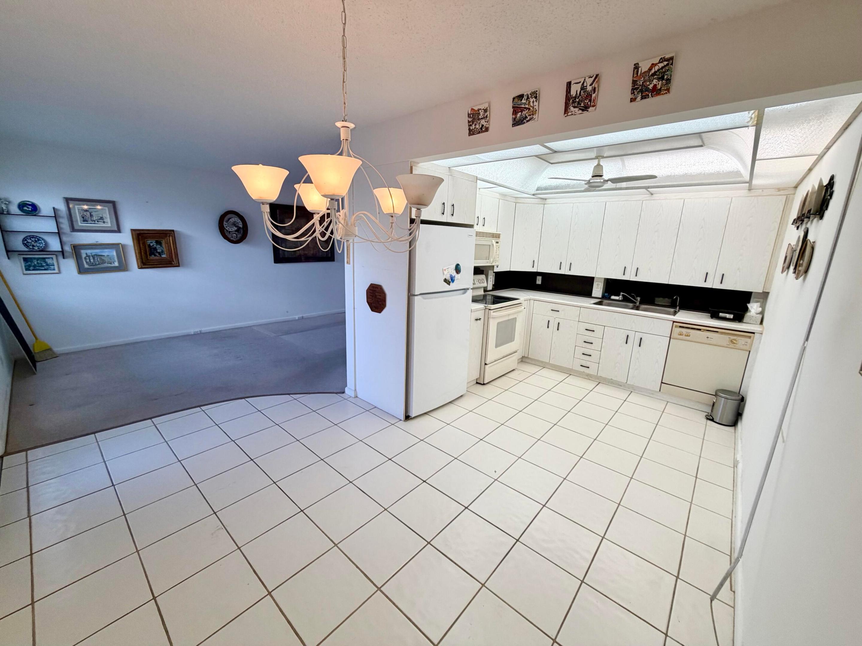 3010 REXFORD A Property Photo 1