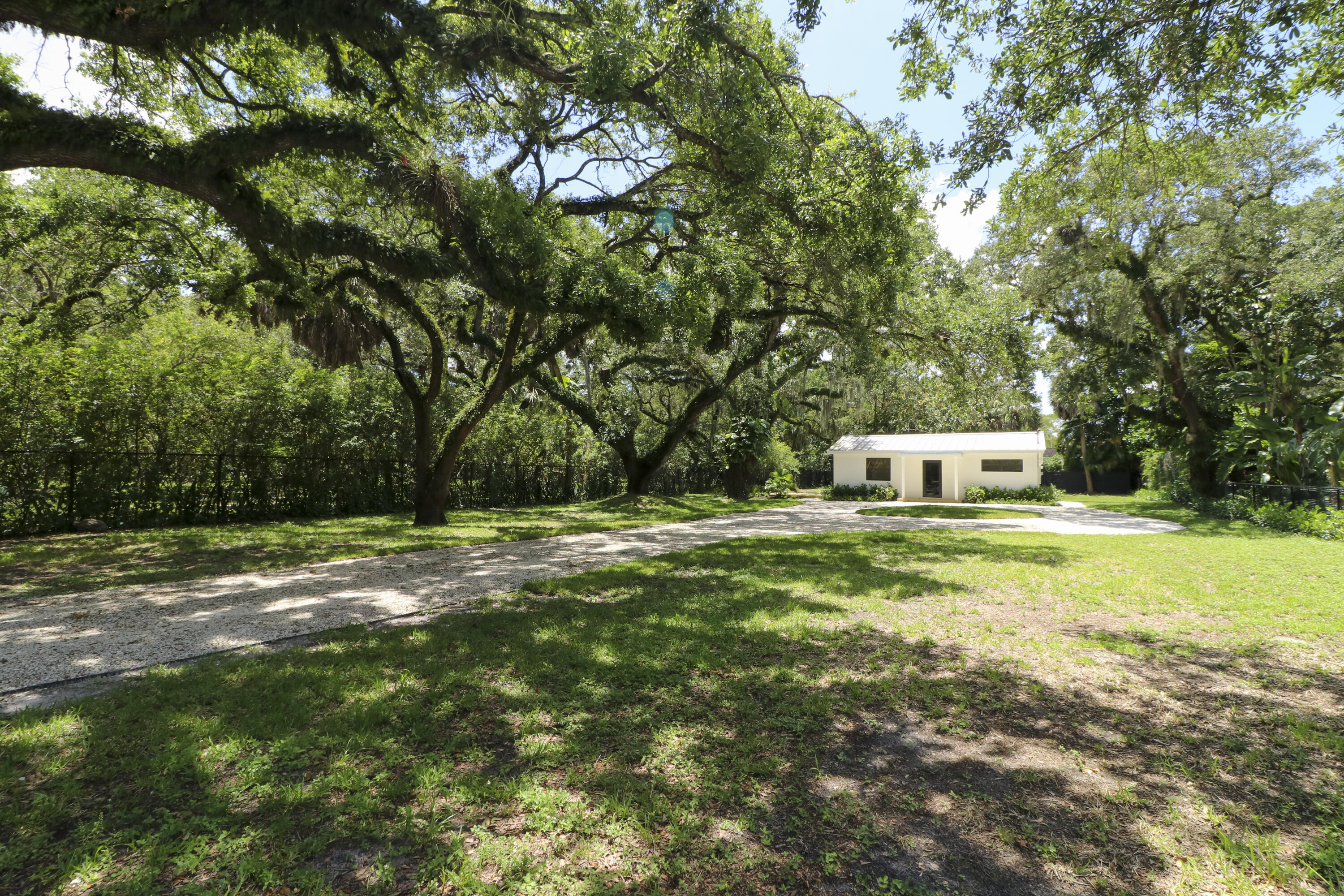 2101 Riverland Road Property Photo 4
