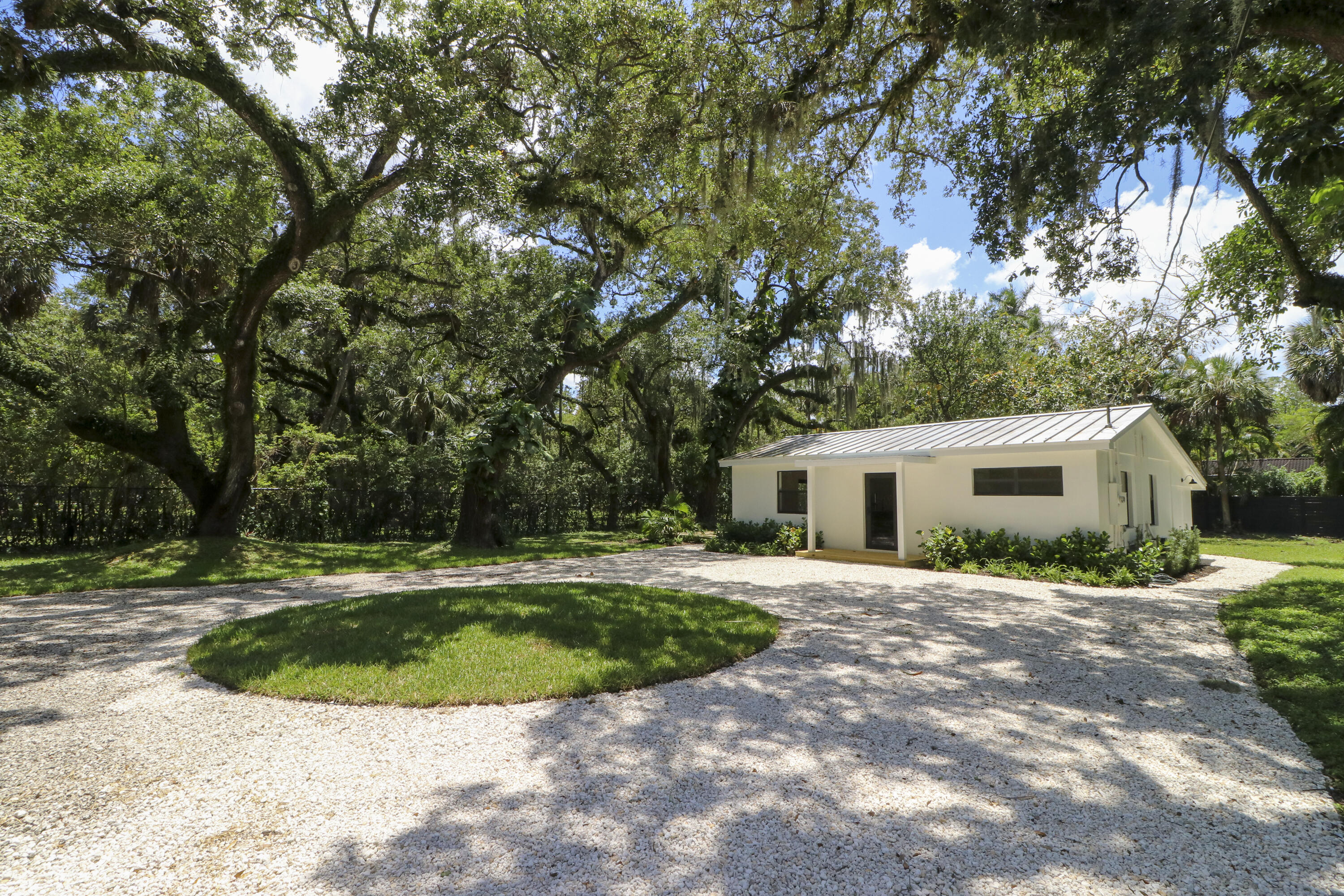 2101 Riverland Road Property Photo 6
